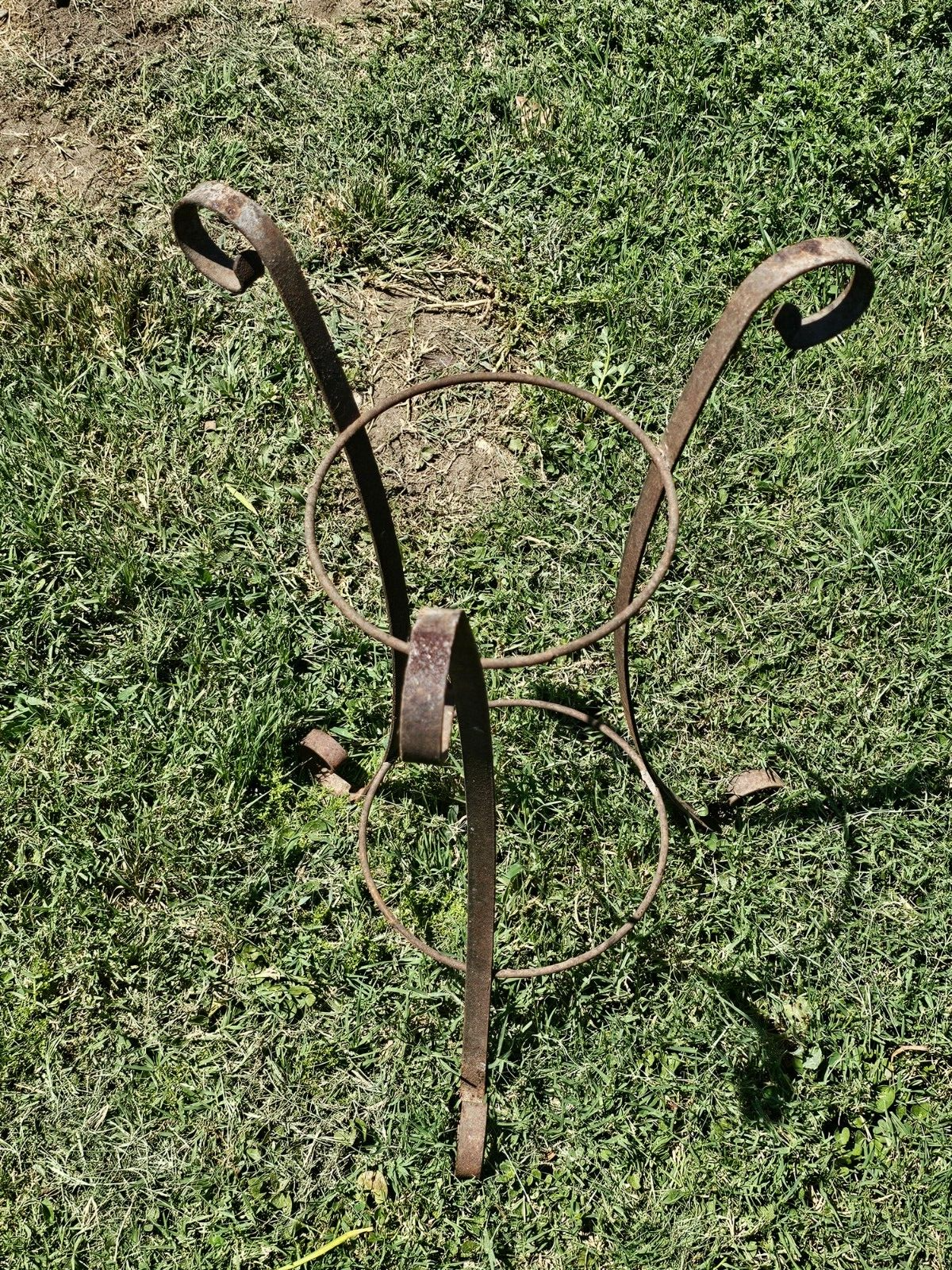 Spanish Revival Style Metal Scroll Planter Holder Stand 26.5" H