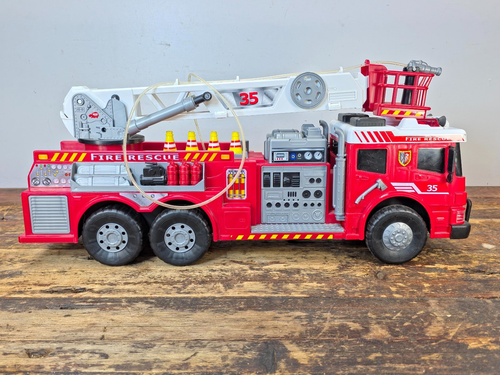 Dickie Toys Light & Sound Fire Rescue Truck No.35