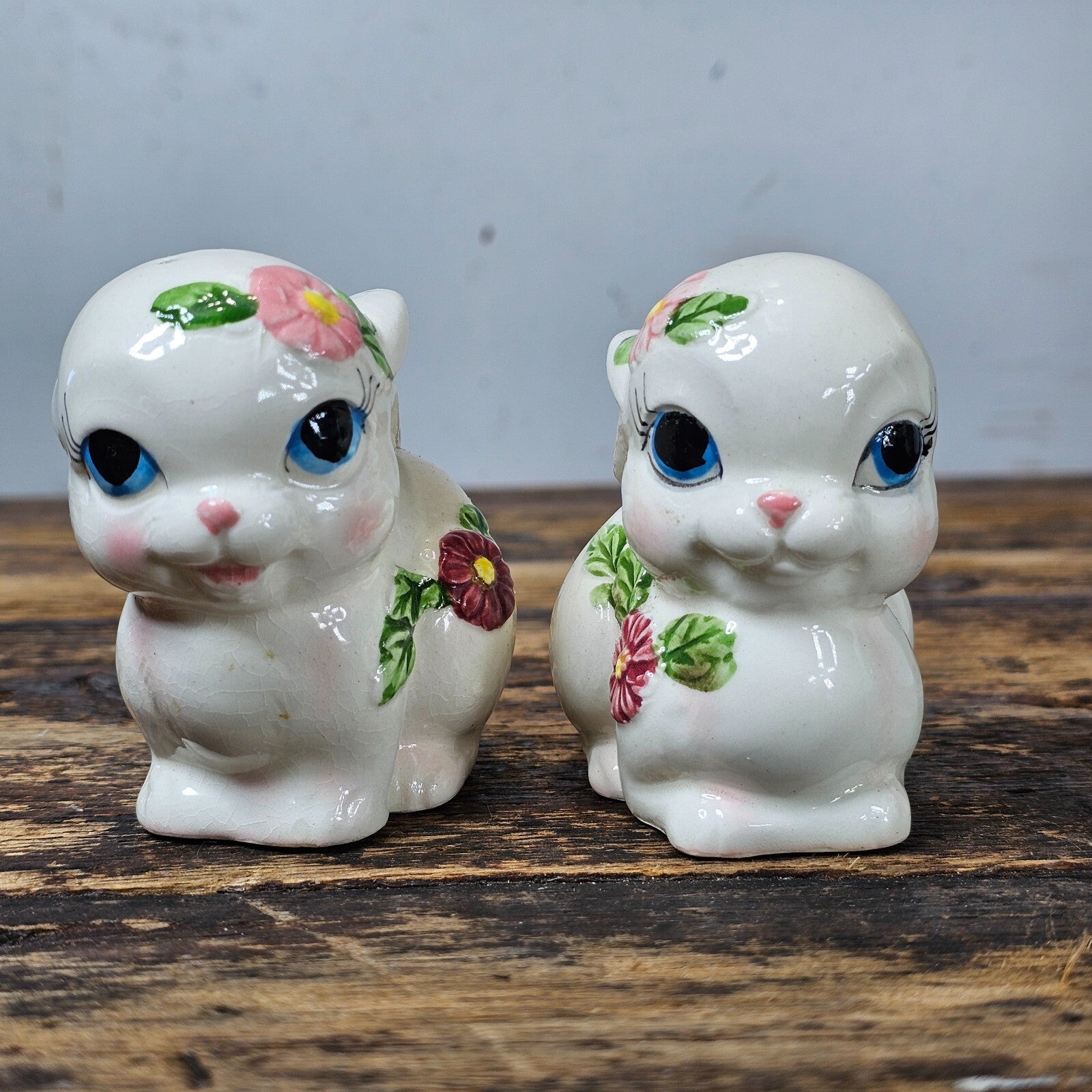 Vintage White Bunny Rabbits SALT & Pepper Shakers Floral Design Made In Japan
