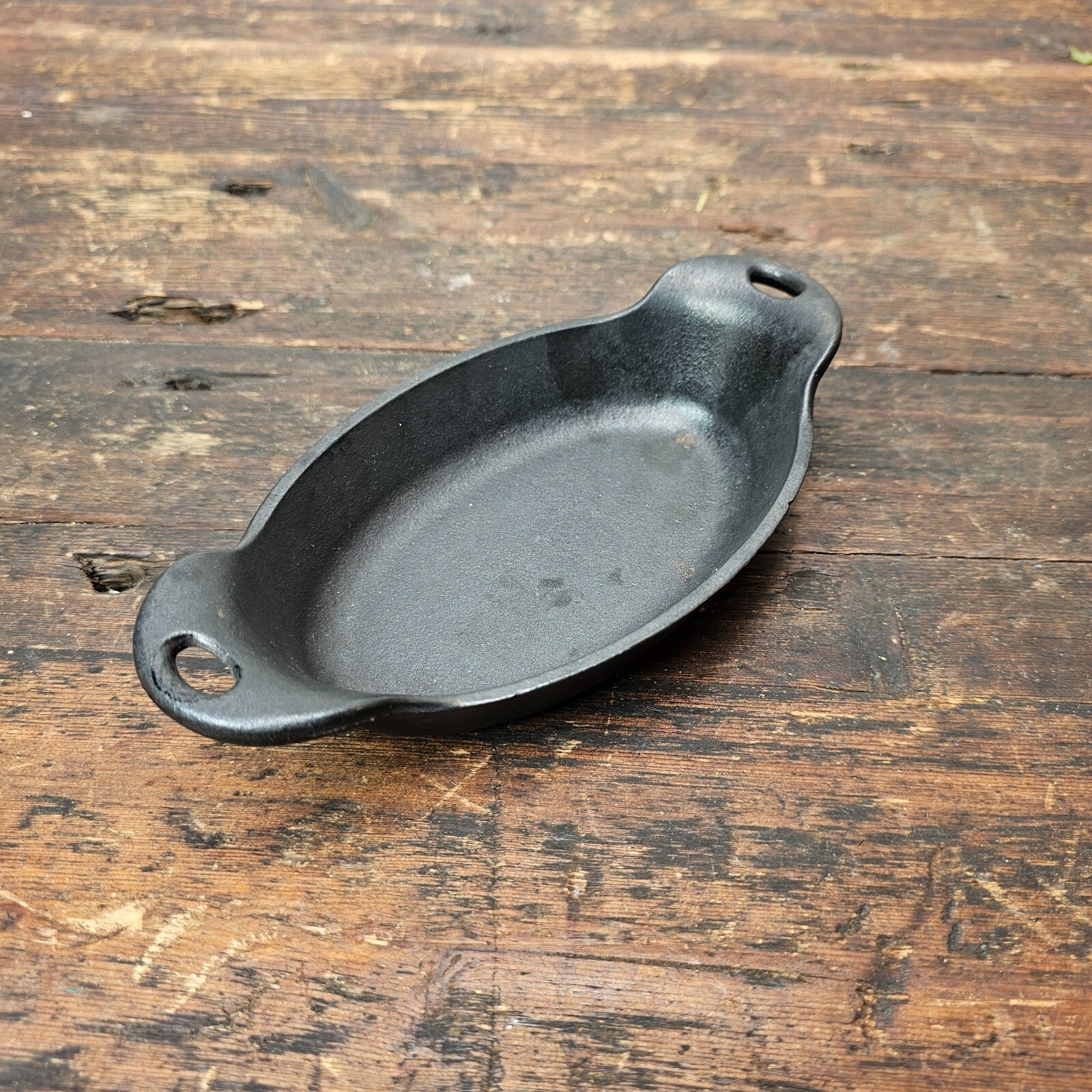 Lodge 9 Ounce Cast Iron Oval Serving Dish Mini USA 8" x 4"