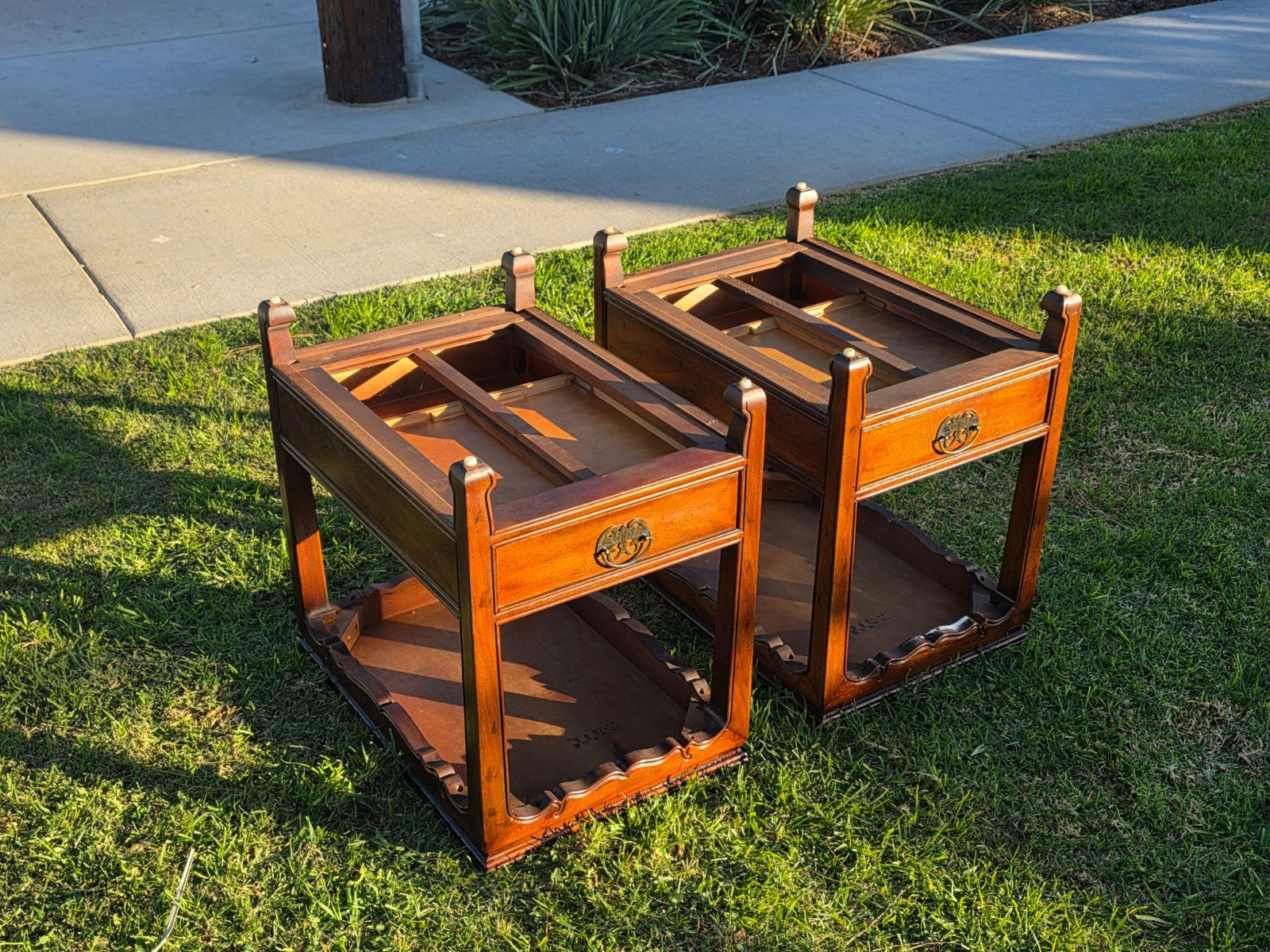 Pair of Henredon Wooden Side Tables / End Tables