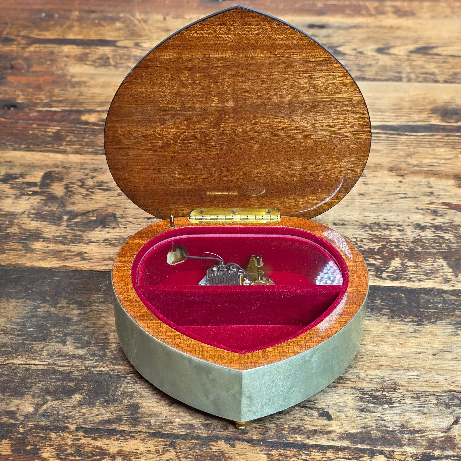 Reuge Inlaid Heart-Shaped Music Box – Sorrento Specialties / Made in Italy
