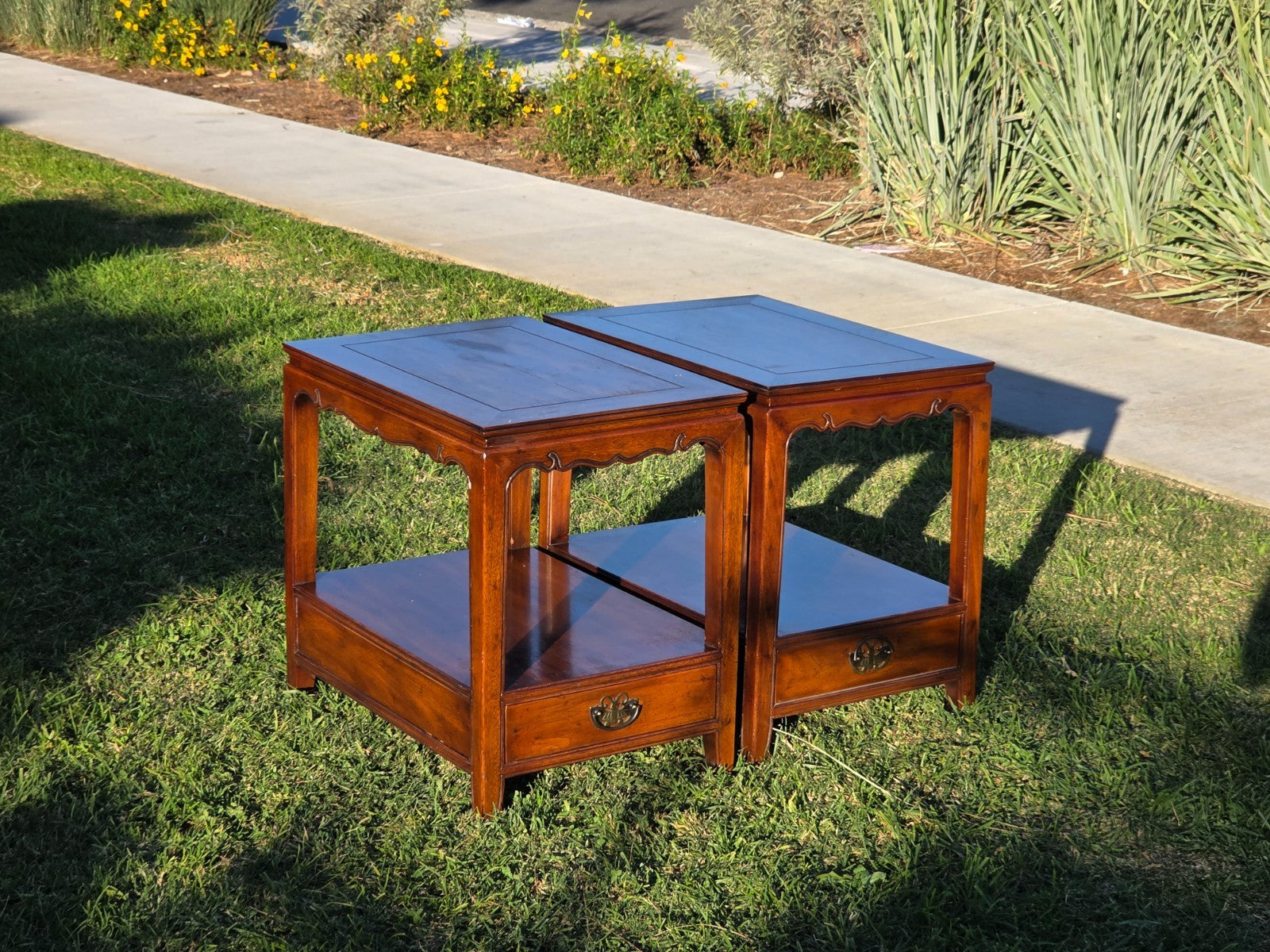Pair of Henredon Wooden Side Tables / End Tables