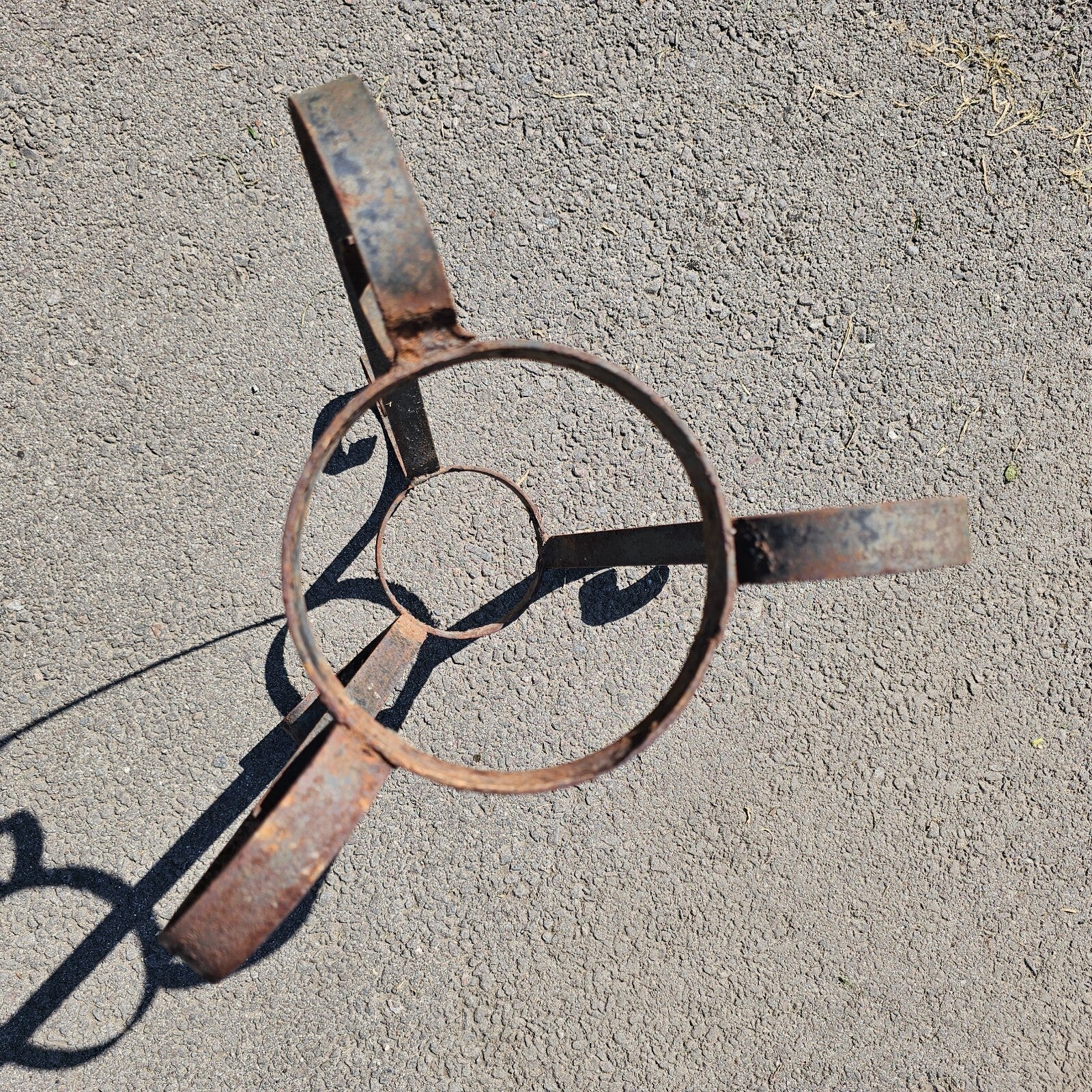 Rusty Scrolled Metal Plant Stand 23"H