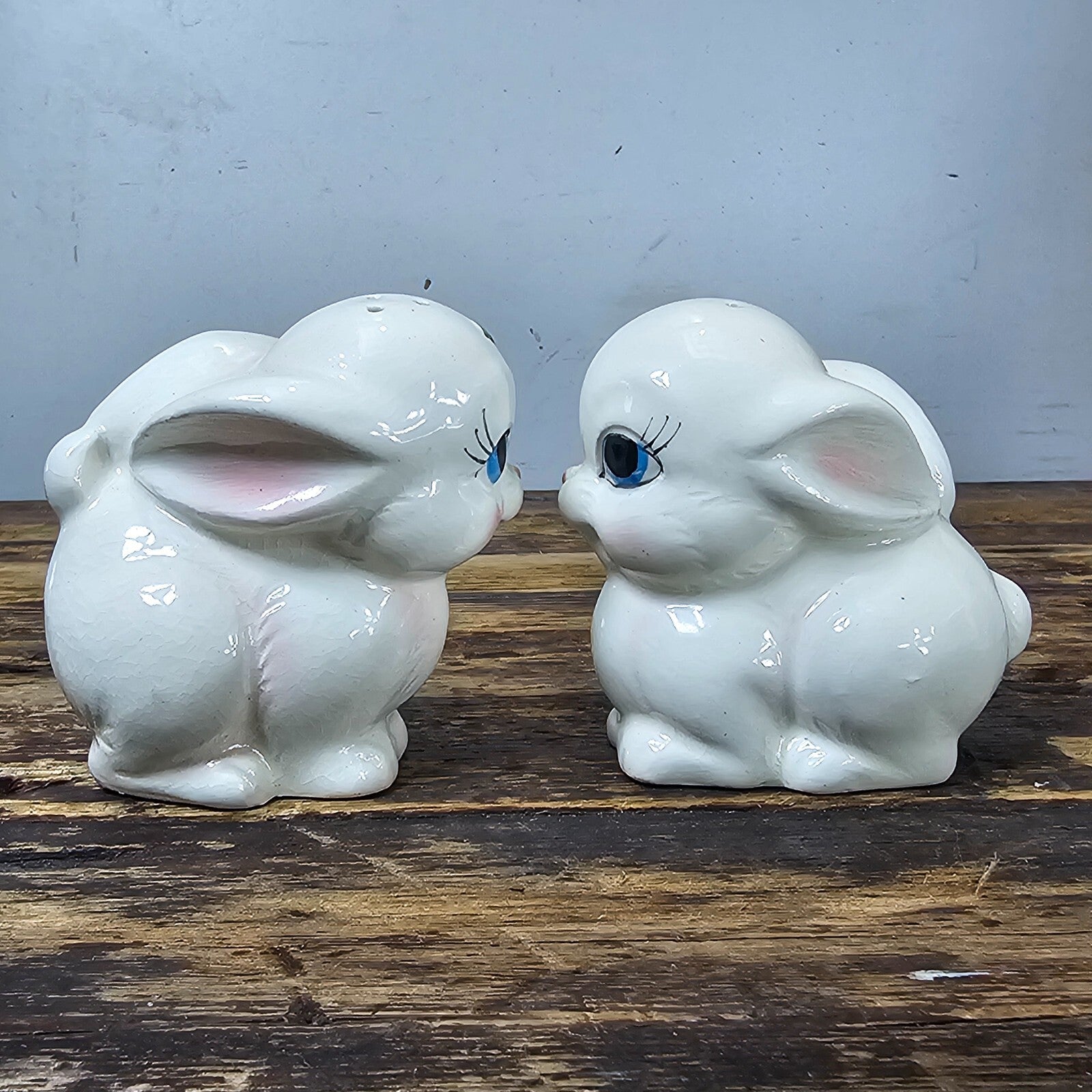 Vintage White Bunny Rabbits SALT & Pepper Shakers Floral Design Made In Japan
