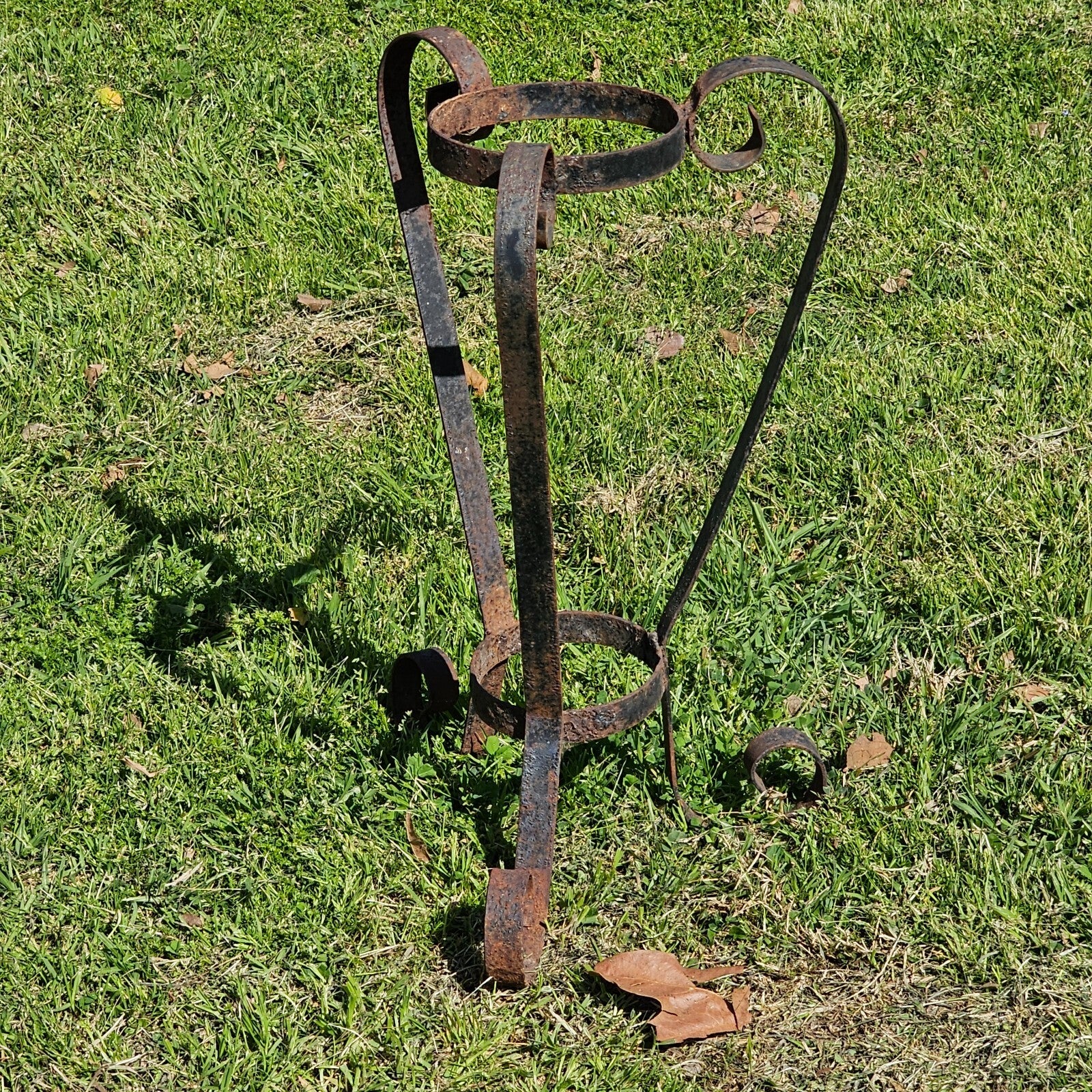 Rusty Scrolled Metal Plant Stand 23"H