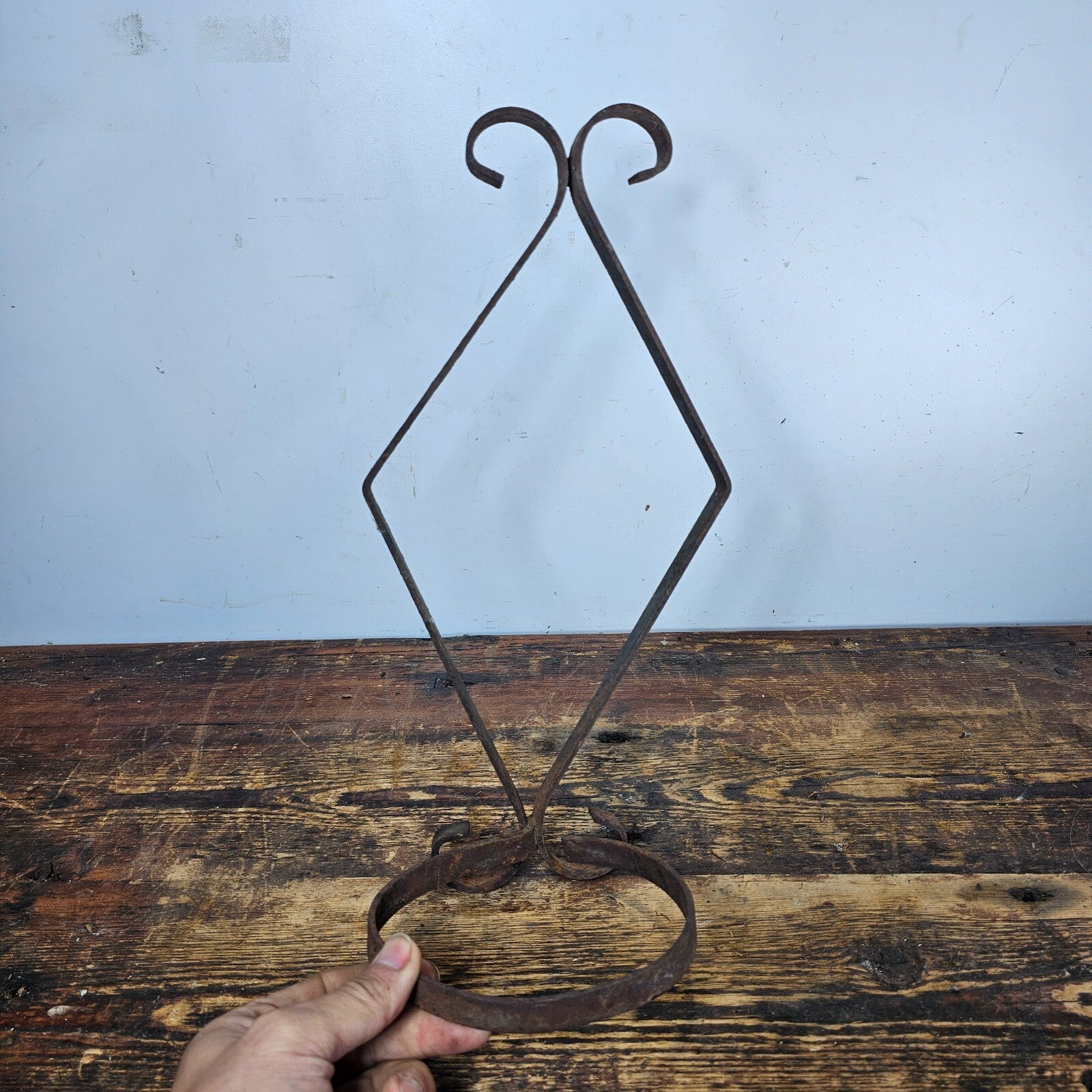 Single Pot Scroll Metal Wall Planter Rusty 14.5"H