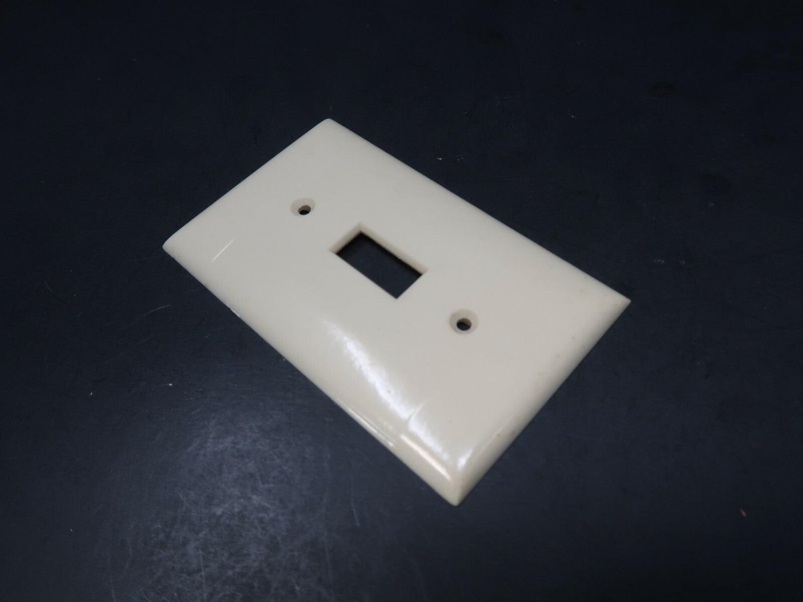 Sierra Electric Corp. Single Switch Cover