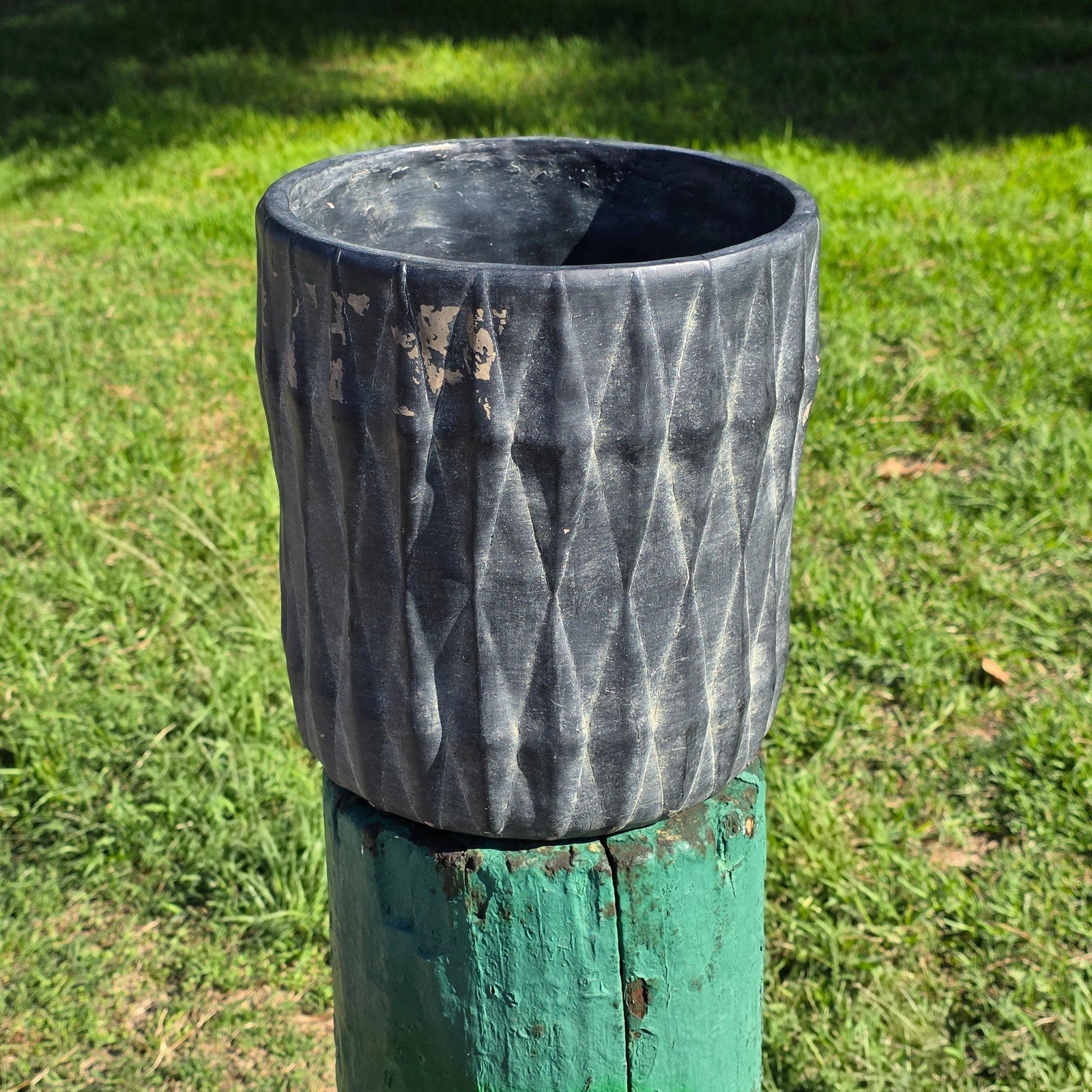 Graphite Fiber-Cement Faceted Planter Diamond Texture 10"Dia x 11"H