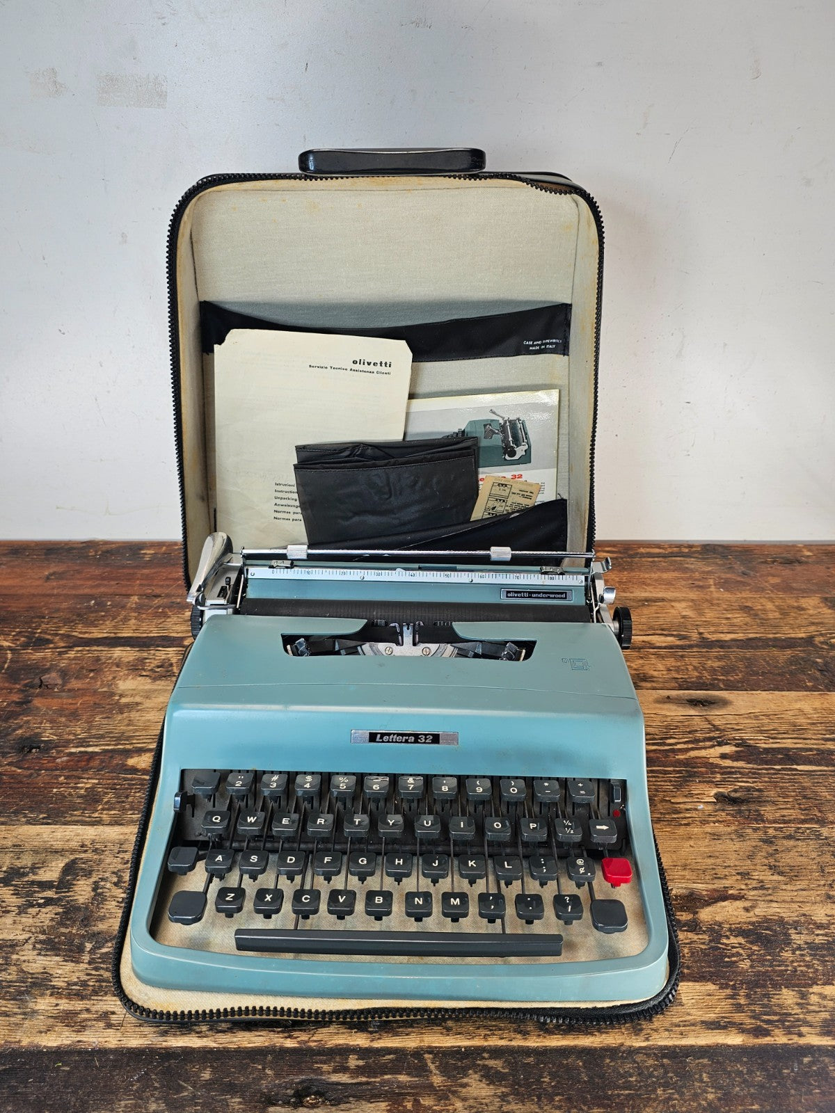 1964 Olivetti Underwood Lettera 32 Typewriter w/ Case