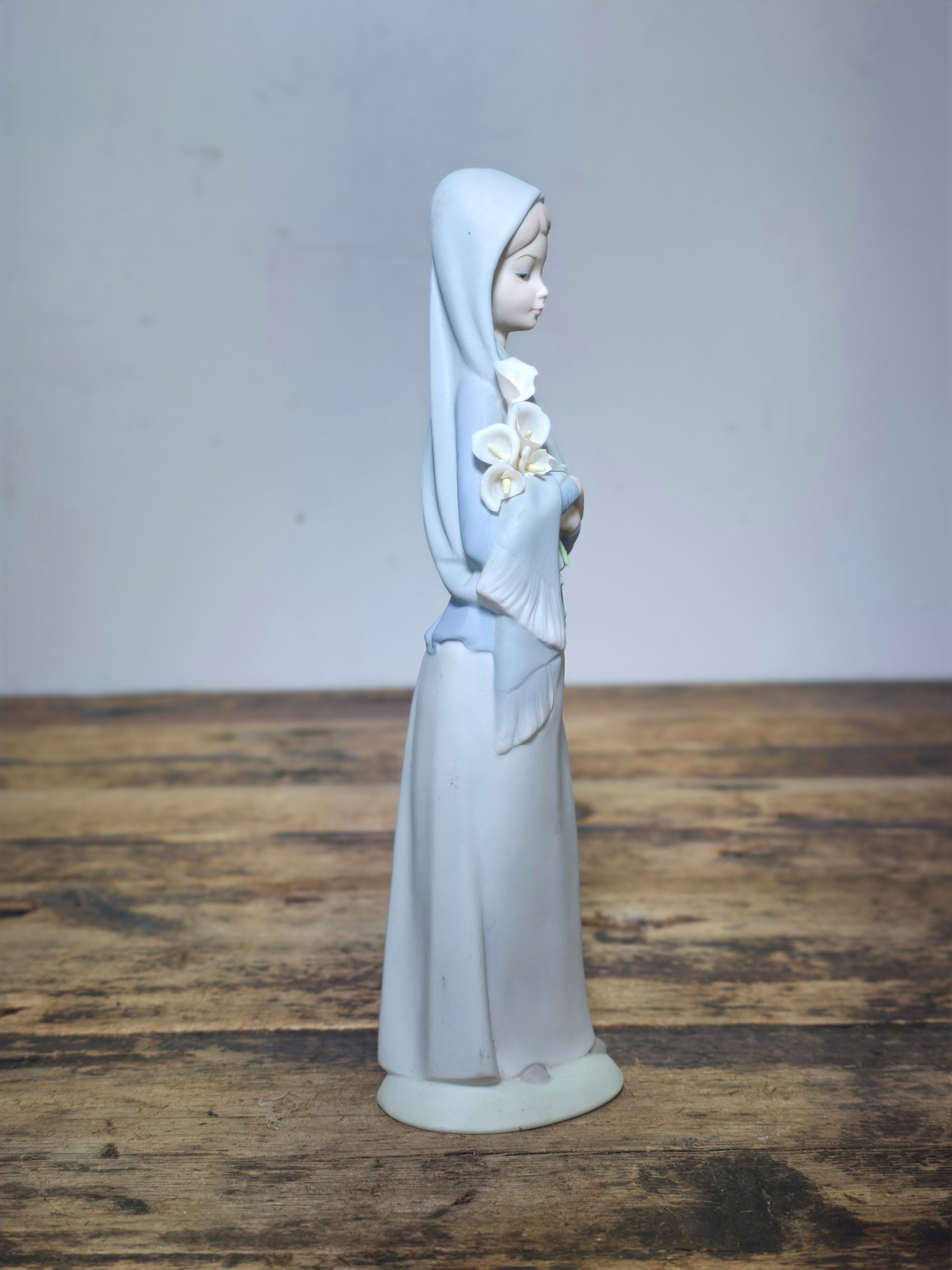 Rare Matte Finish Lladro #4650 "Girl with Calla Lilies" Figurine - Made in Spain (As-Is)