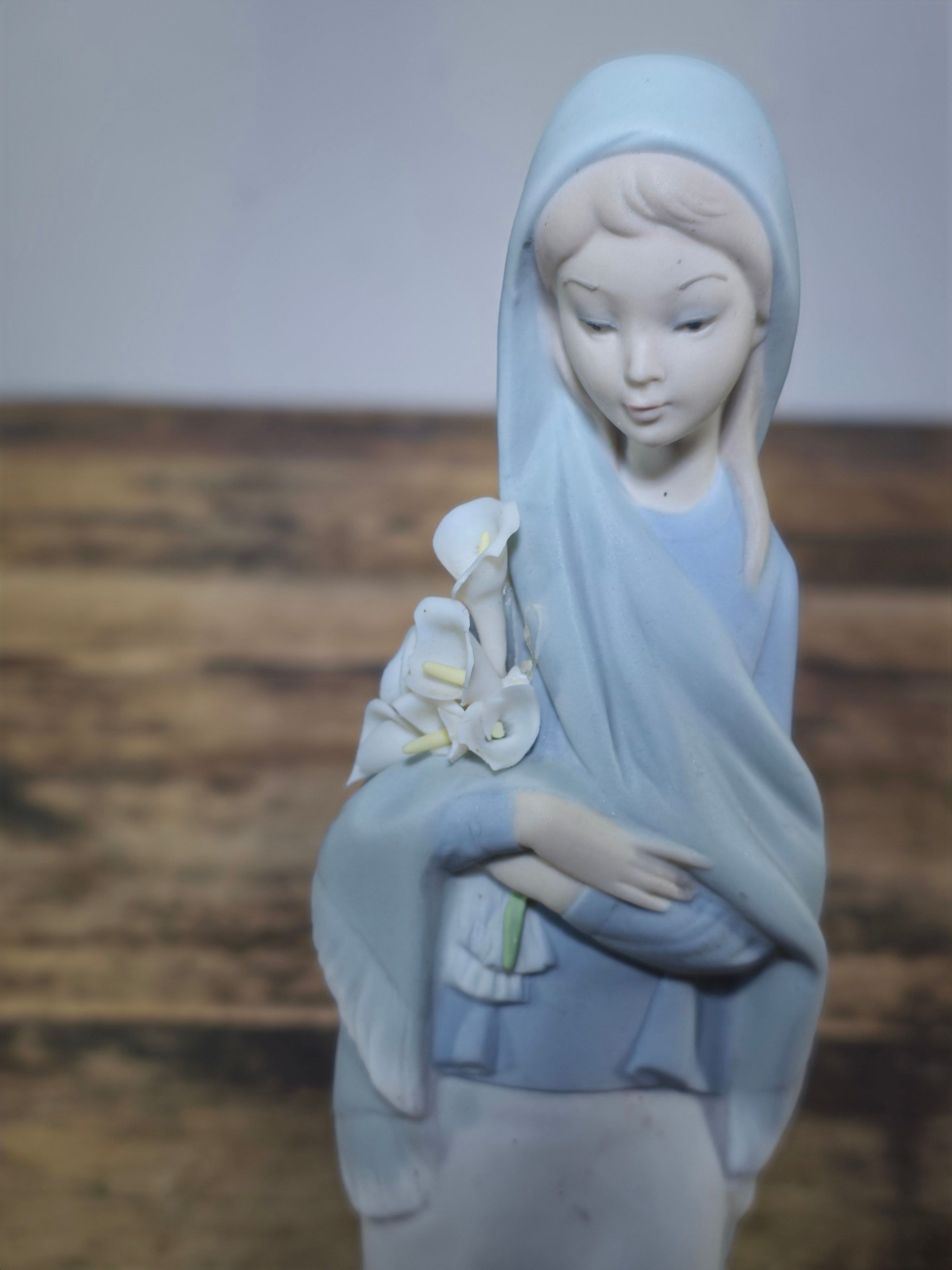 Rare Matte Finish Lladro #4650 "Girl with Calla Lilies" Figurine - Made in Spain (As-Is)