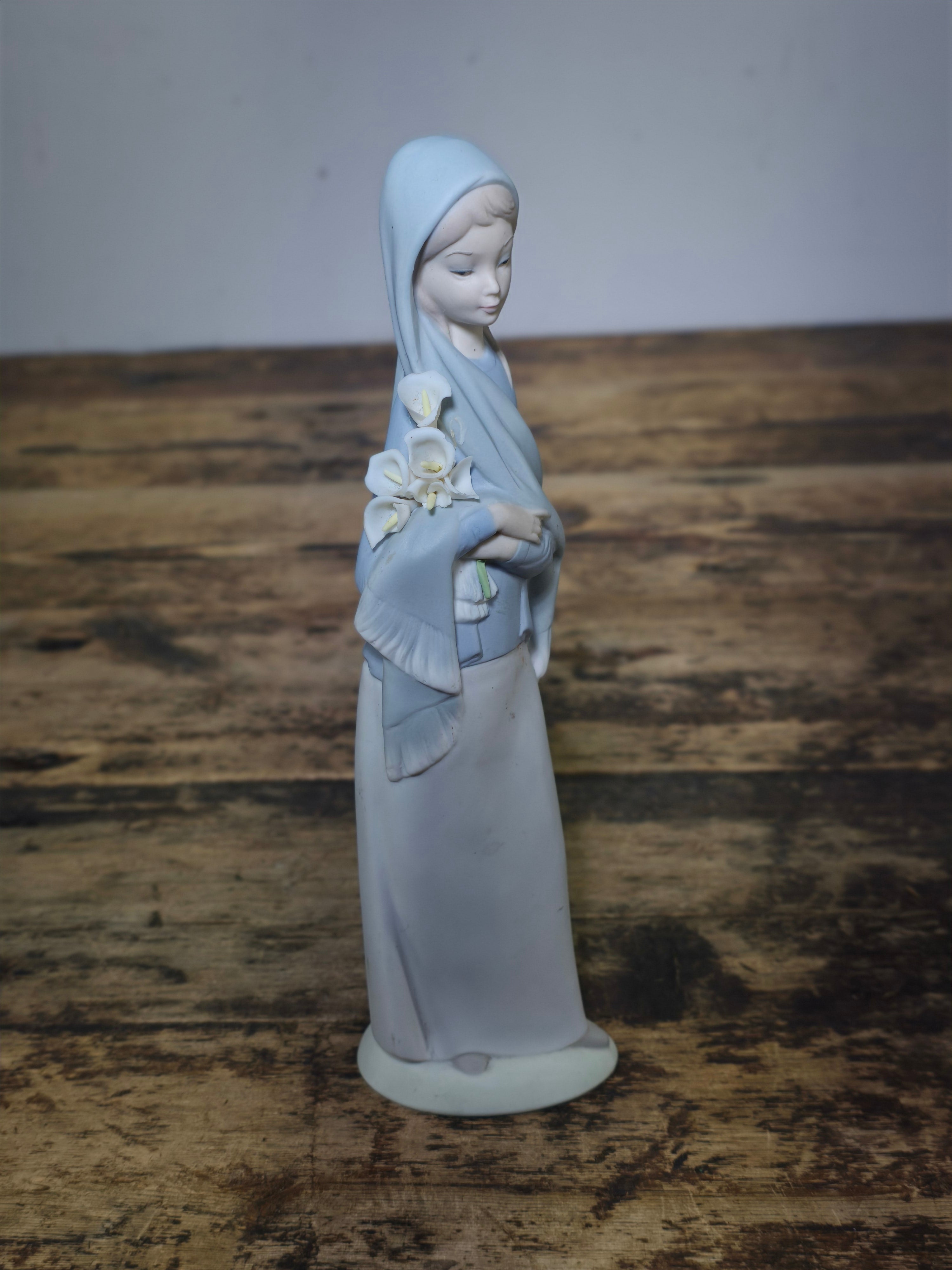 Rare Matte Finish Lladro #4650 "Girl with Calla Lilies" Figurine - Made in Spain (As-Is)