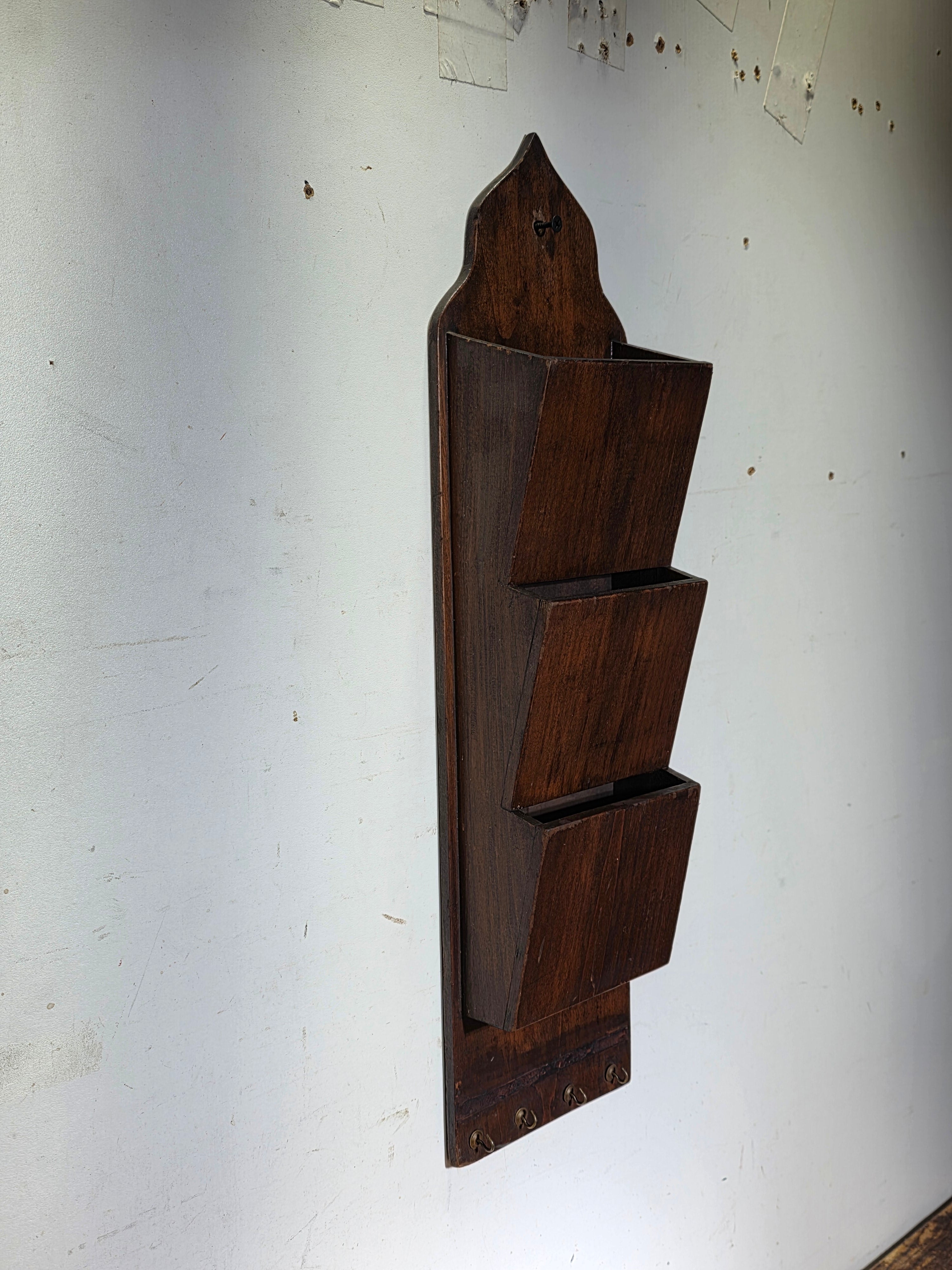 Vintage Wood Wall-Mounted Mail Organizer & Key Rack with 4 Hooks
