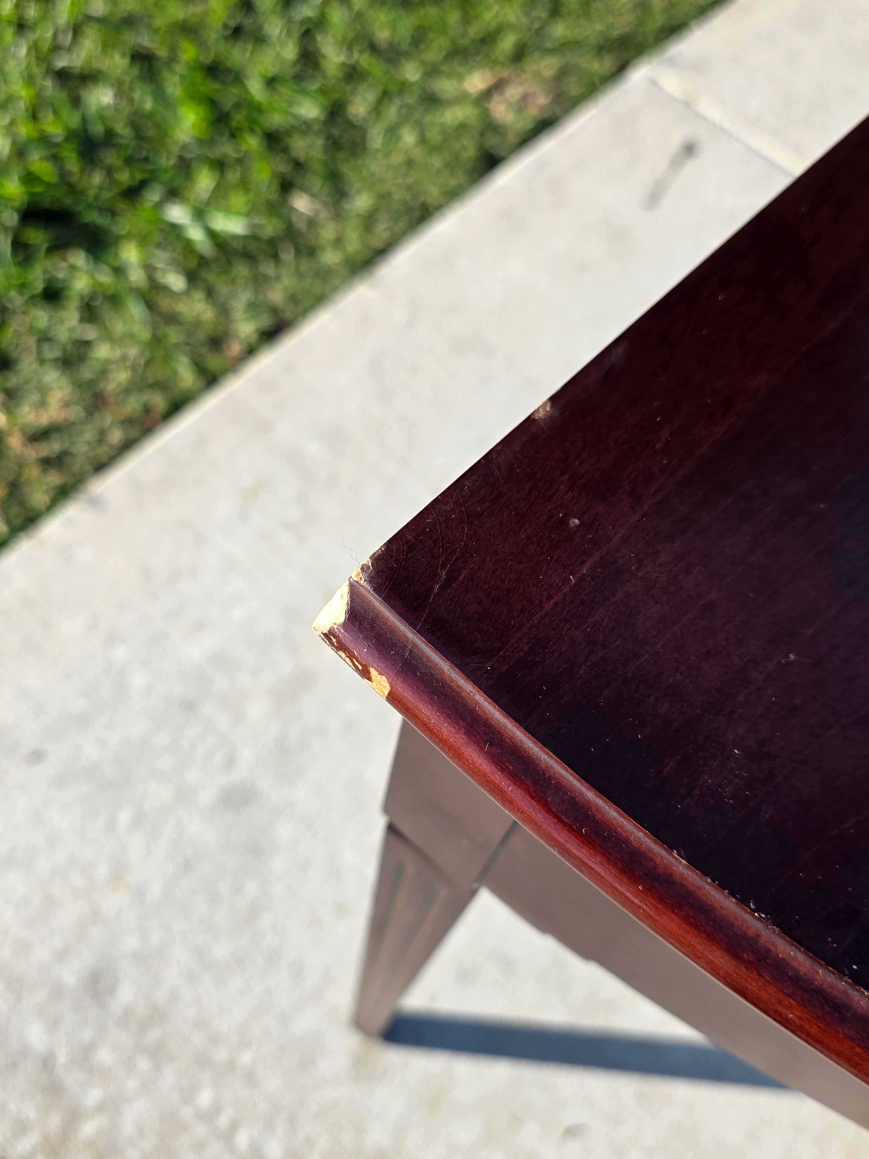 Vintage Bombay Company Mahogany Finish Console Table - Scalloped Top (Damage)