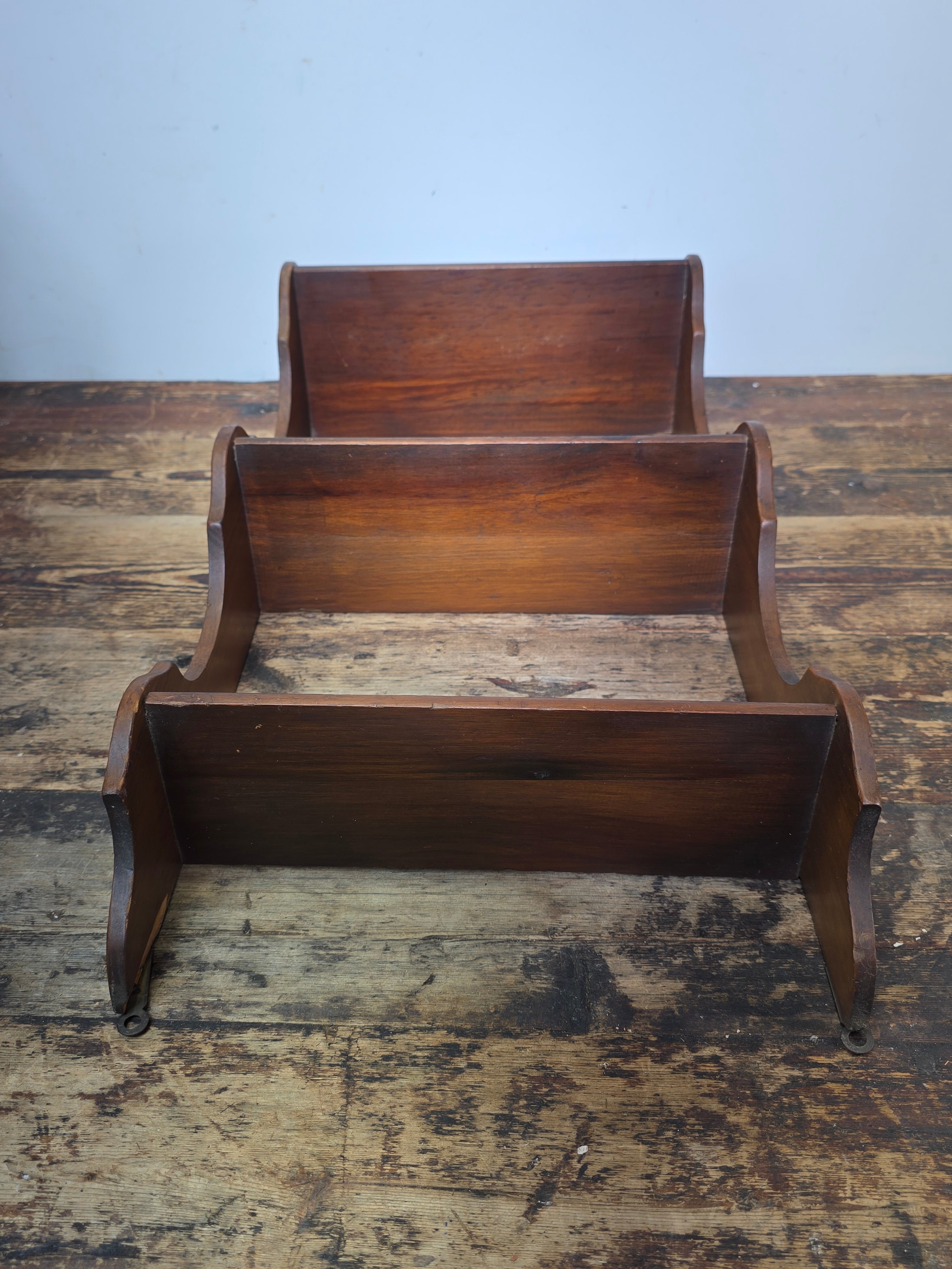Vintage 3-Tier Wooden Wall Shelf w/ Scalloped Sides Early American Style (AS-IS)
