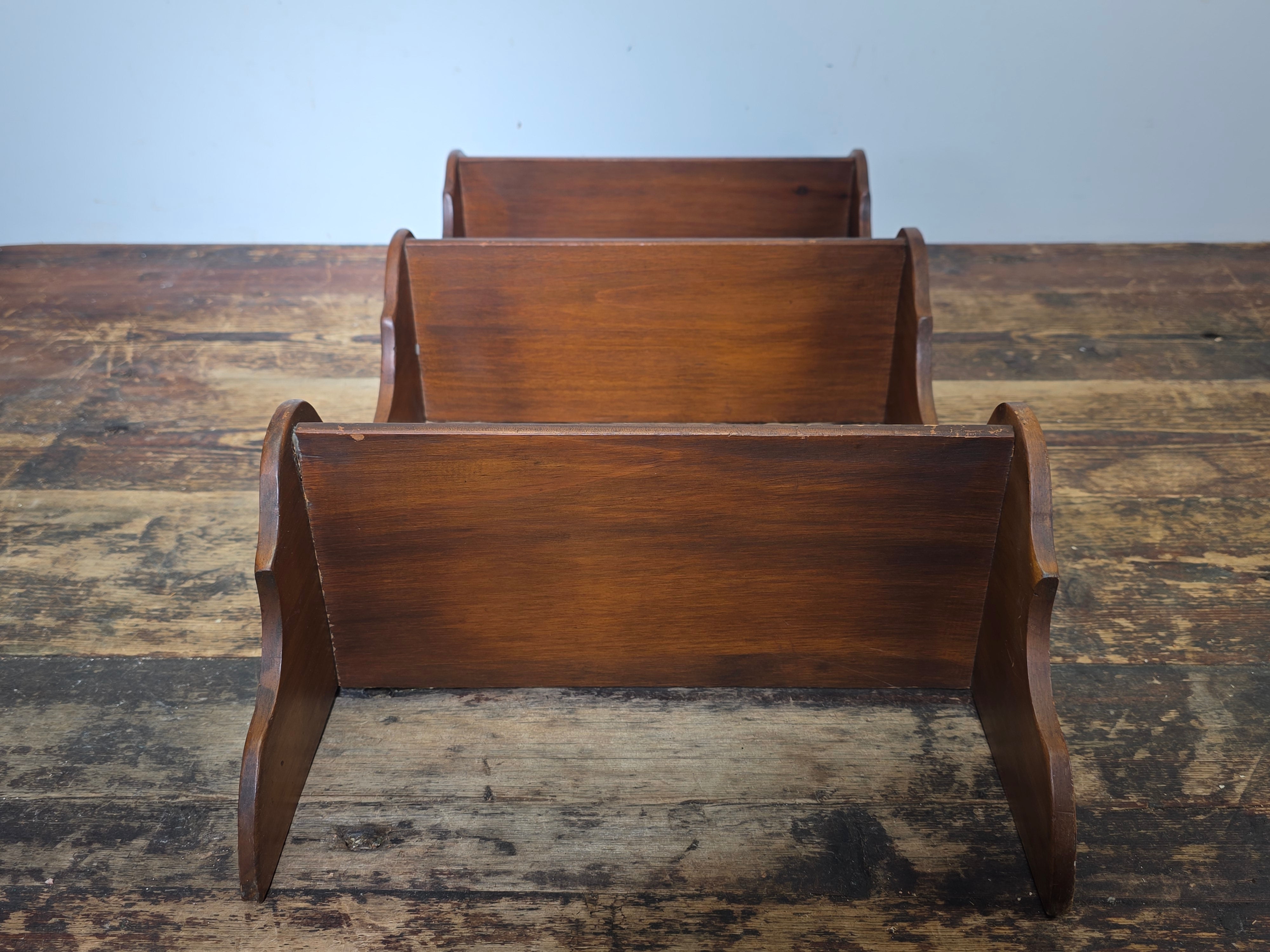 Vintage 3-Tier Wooden Wall Shelf w/ Scalloped Sides Early American Style
