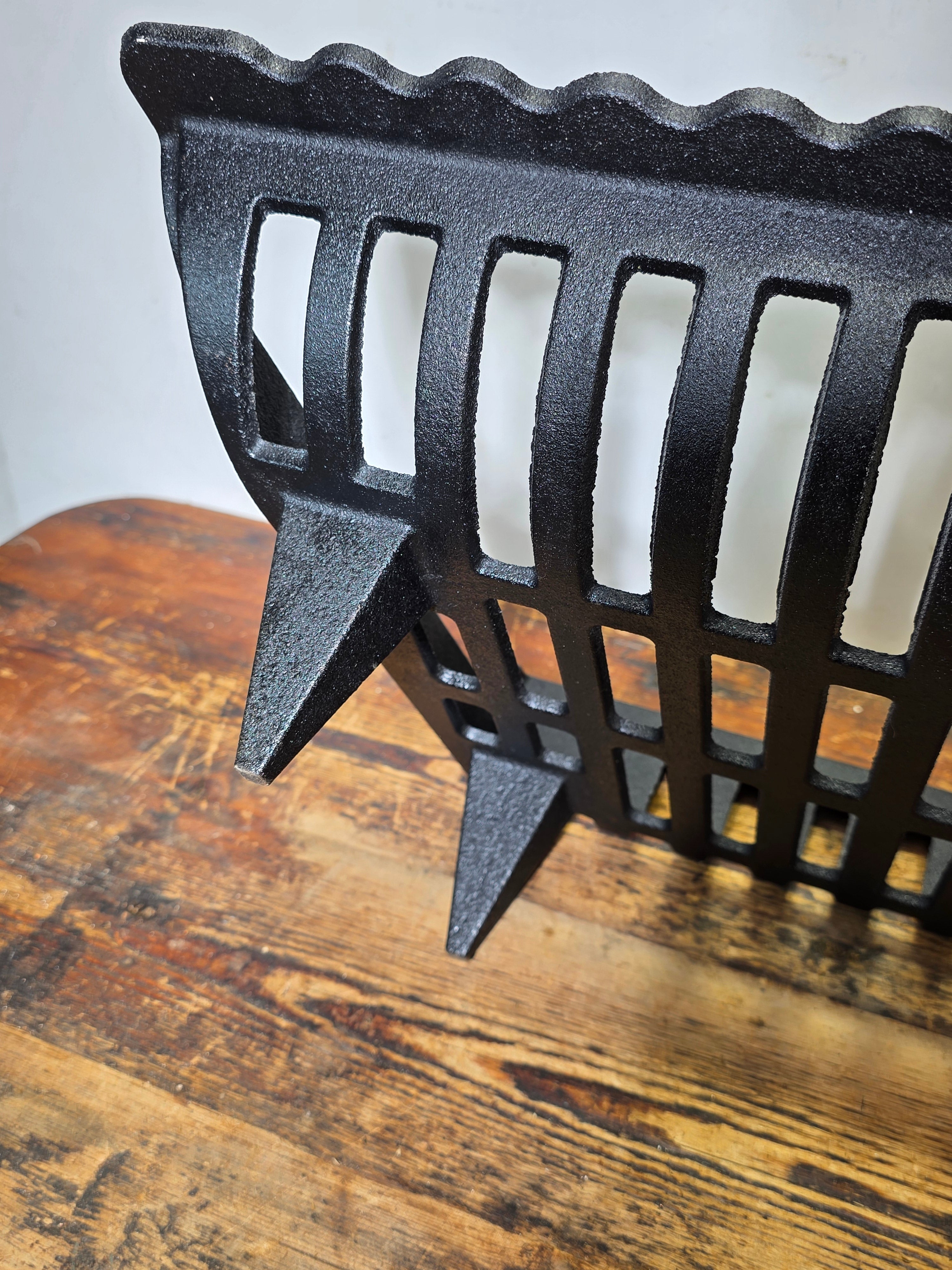 26" Heavy-Duty Cast Iron Tapered Fireplace Log Grate