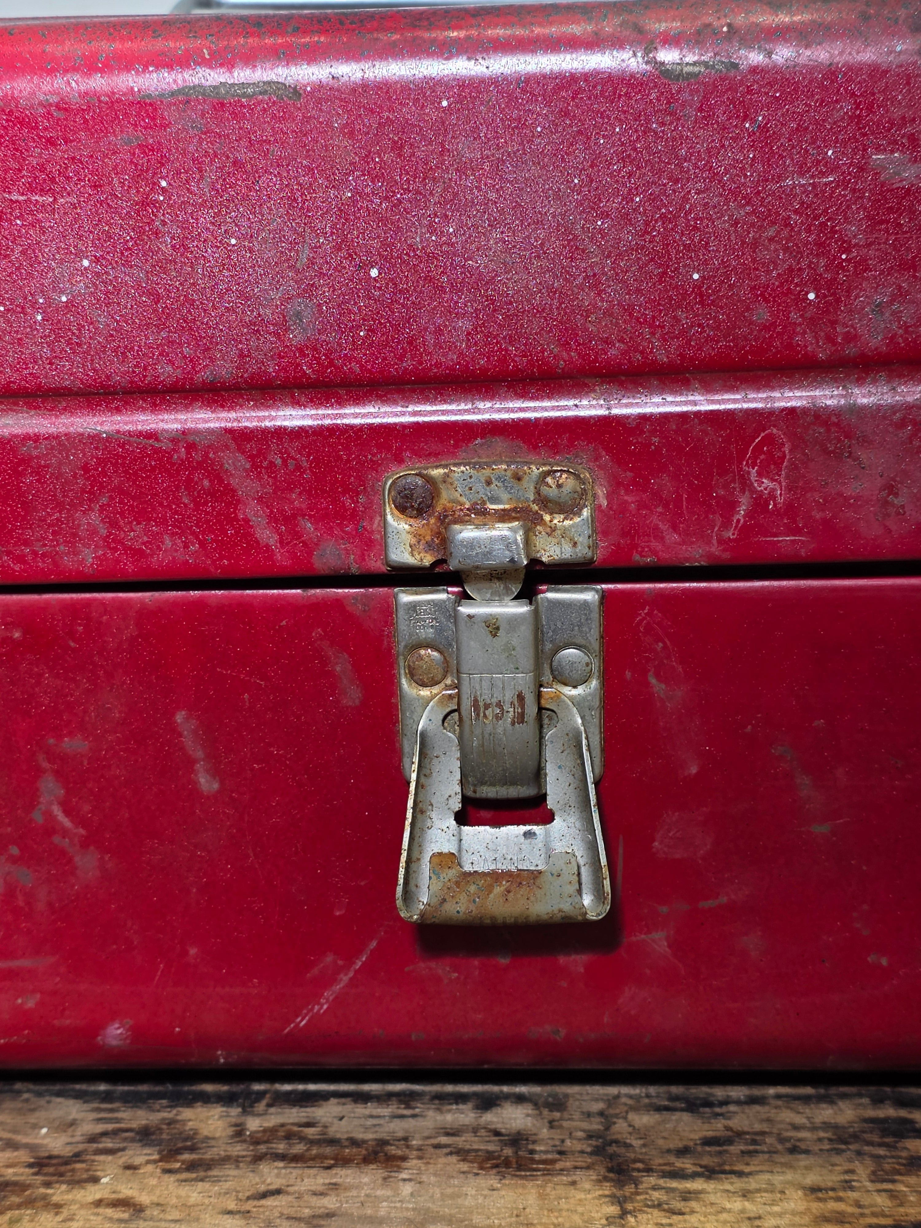 Vintage VICTOR Metal Tackle Box Red 2 Tray ATCO Lititz PA USA Fishing Tool Box