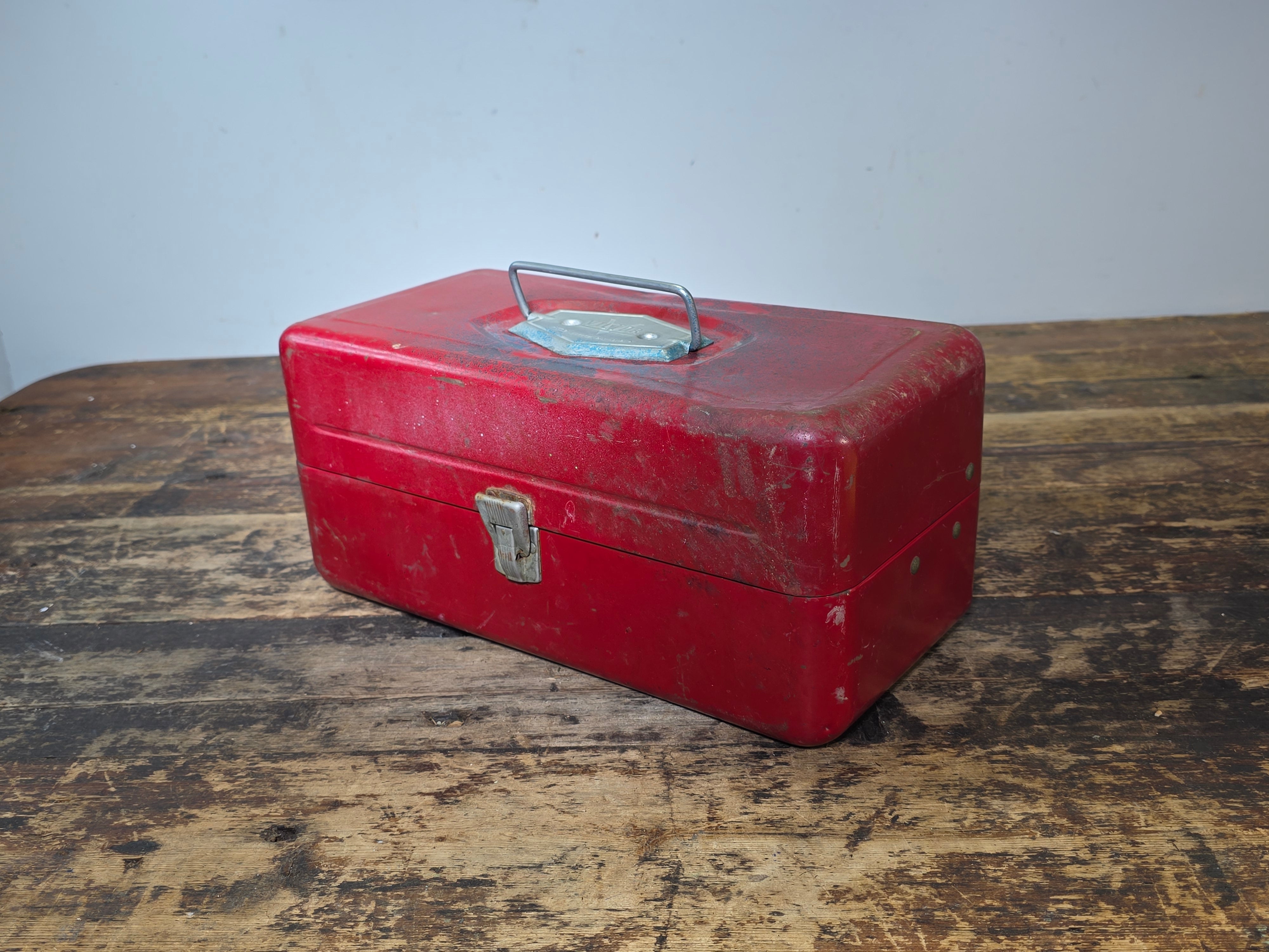 Vintage VICTOR Metal Tackle Box Red 2 Tray ATCO Lititz PA USA Fishing Tool Box