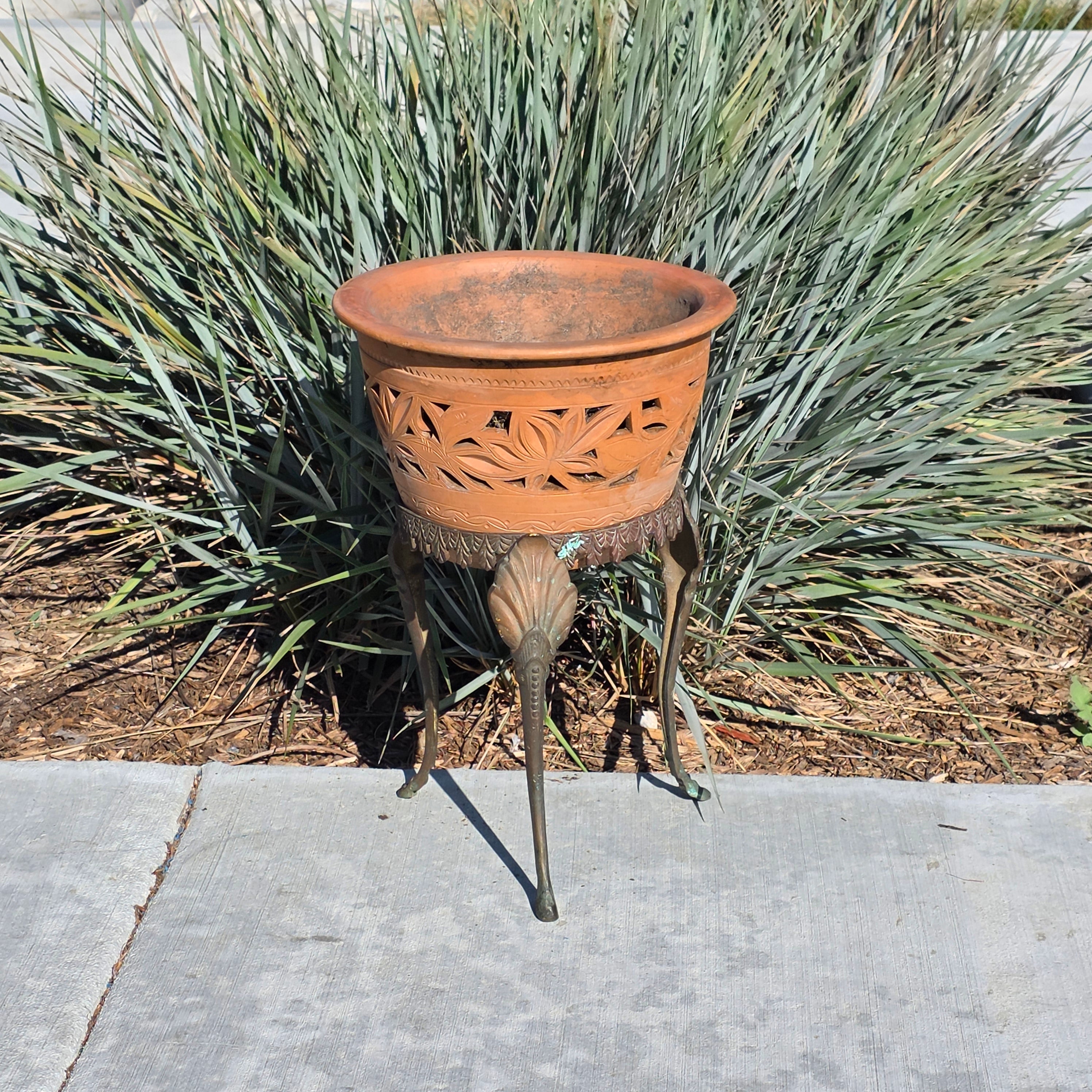 Antique Art Nouveau Brass Plant Stand Tripod Fern Pot Holder Scalloped Edge 10"