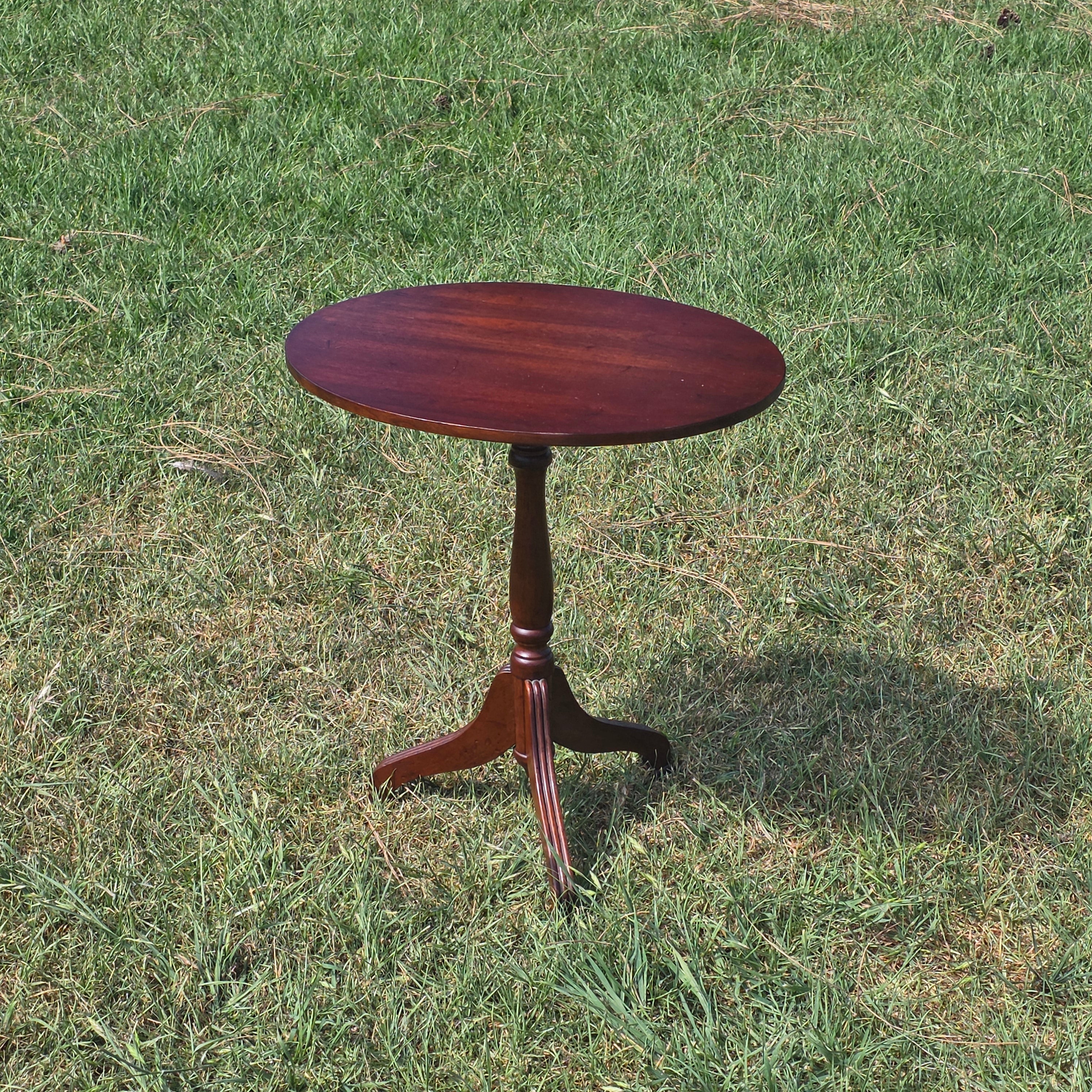 Bombay Company Vintage Mahogany Tilt Top Oval Side Table Pedestal Tripod 1990s