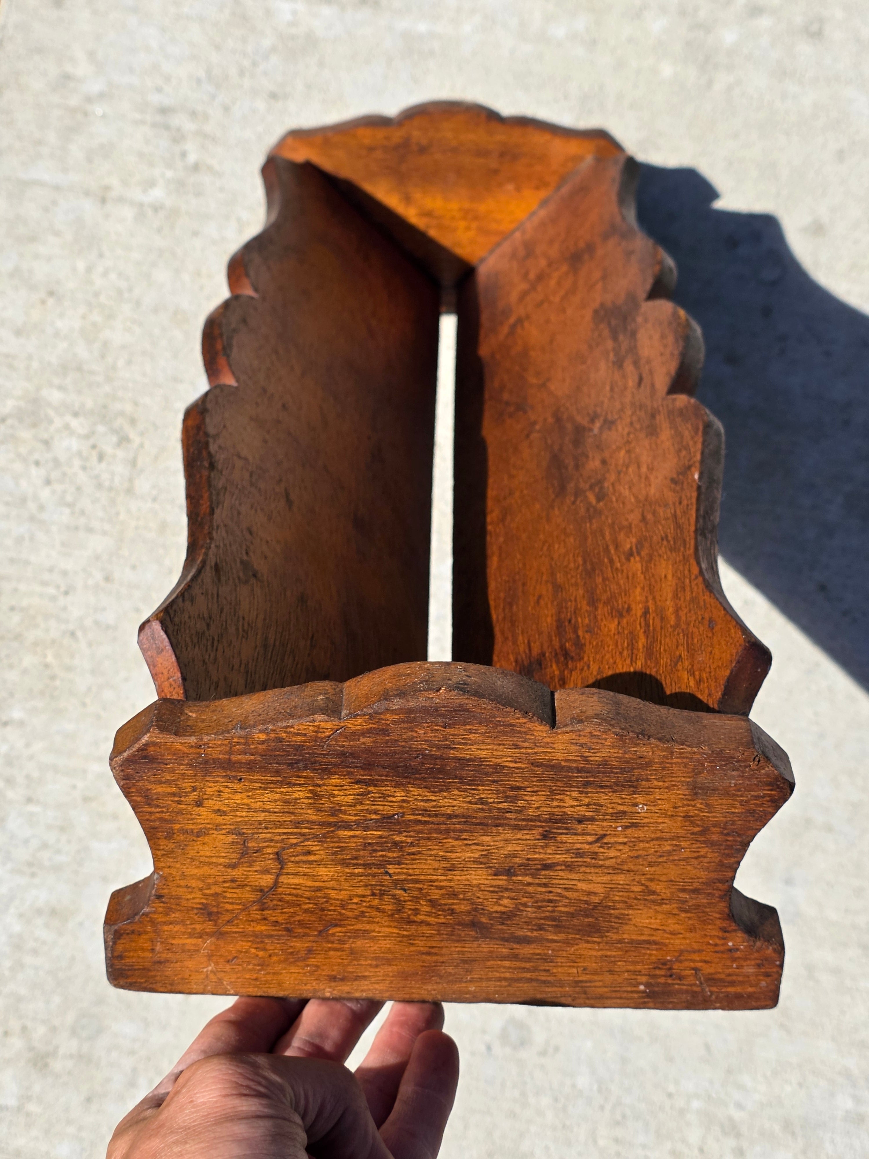 Vintage Oak Tabletop Book Rack Shelf Trough Scalloped Edges 22.5" Mission Style