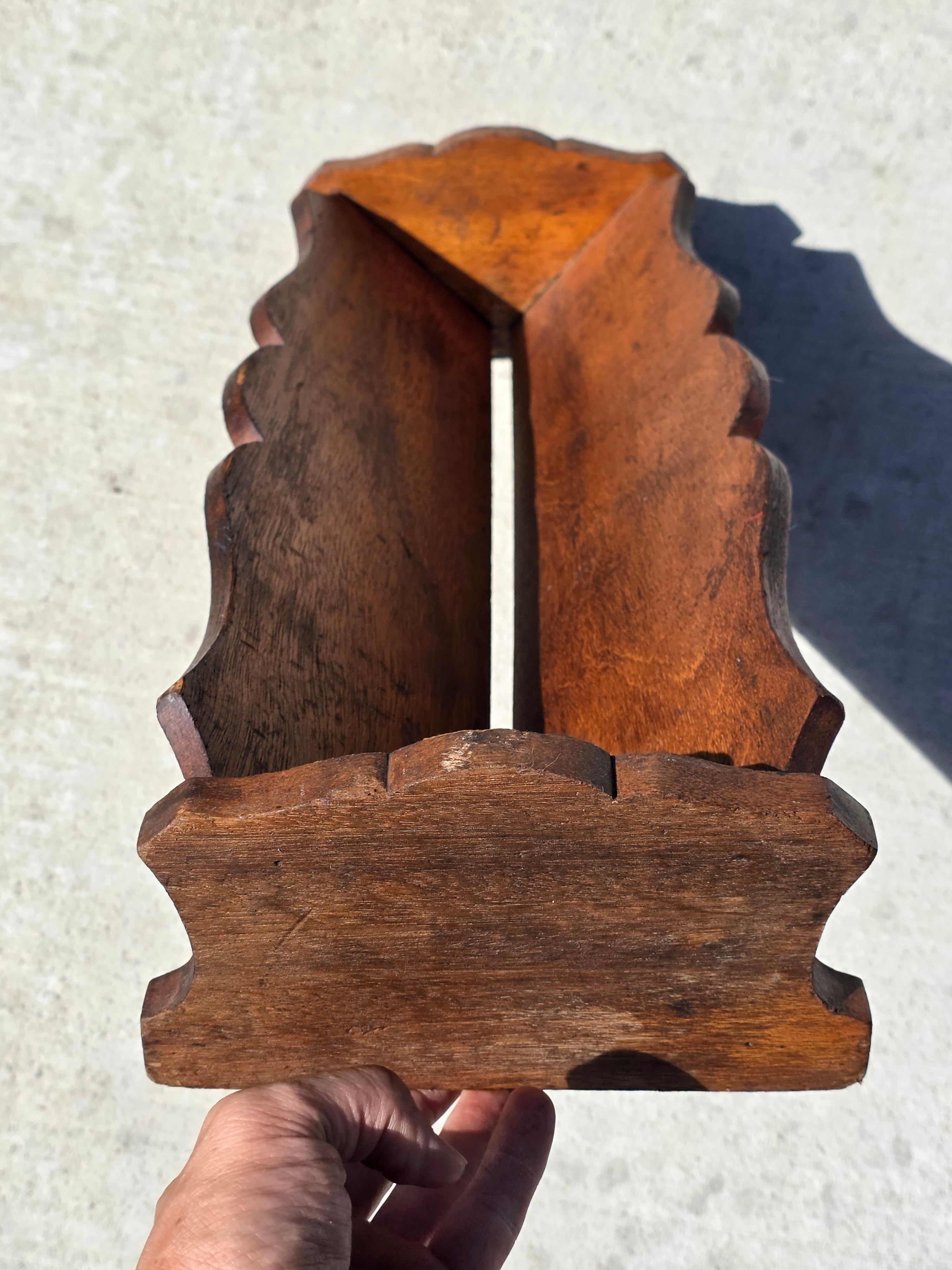 Vintage Oak Tabletop Book Rack Shelf Trough Scalloped Edges 22.5" Mission Style