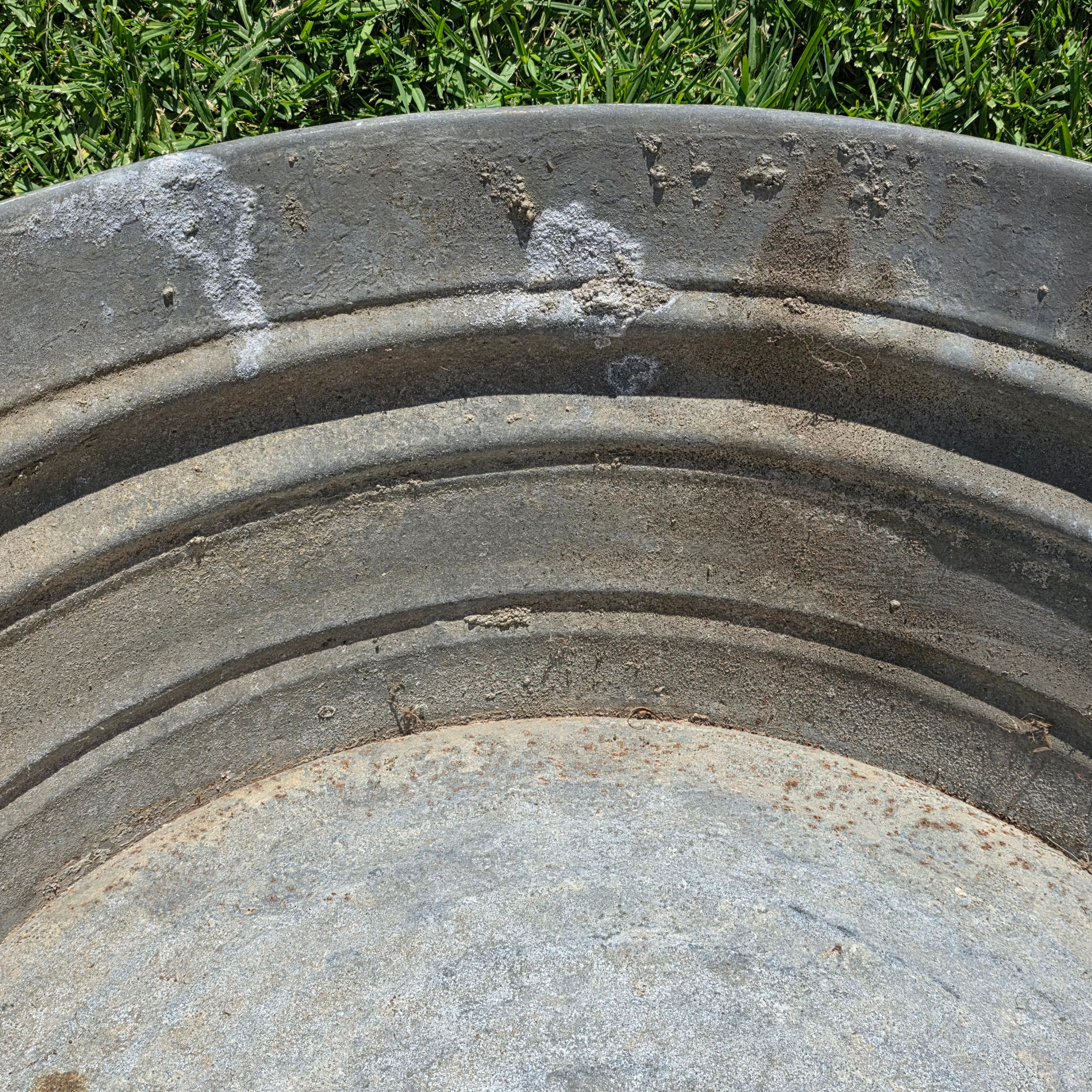 Vintage Large Galvanized Metal Wash Tub 24" Round Planter Rustic Garden Ice Buck