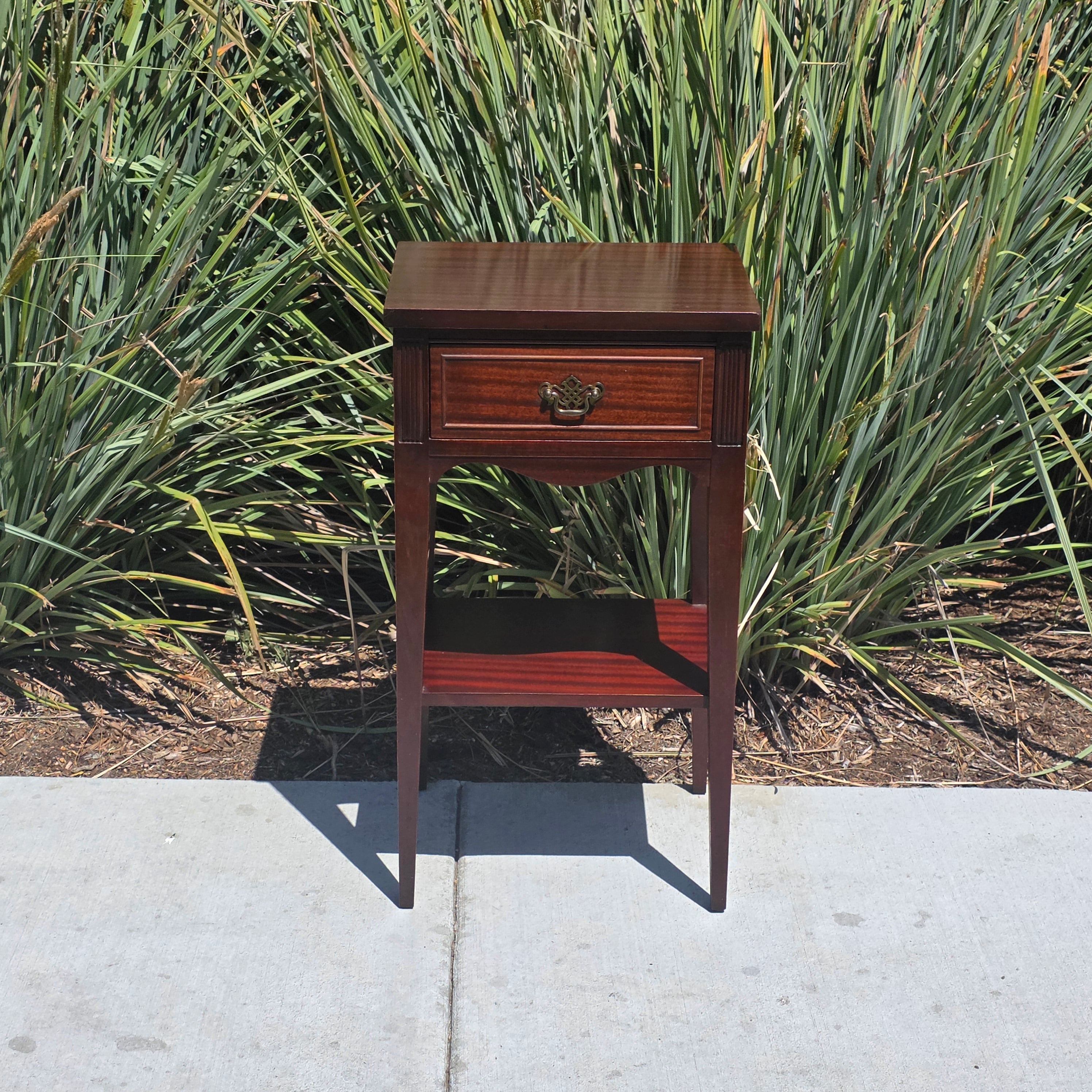 Antique Federal Style Mahogany Side Table Nightstand Tapered Legs Drawer 29"H