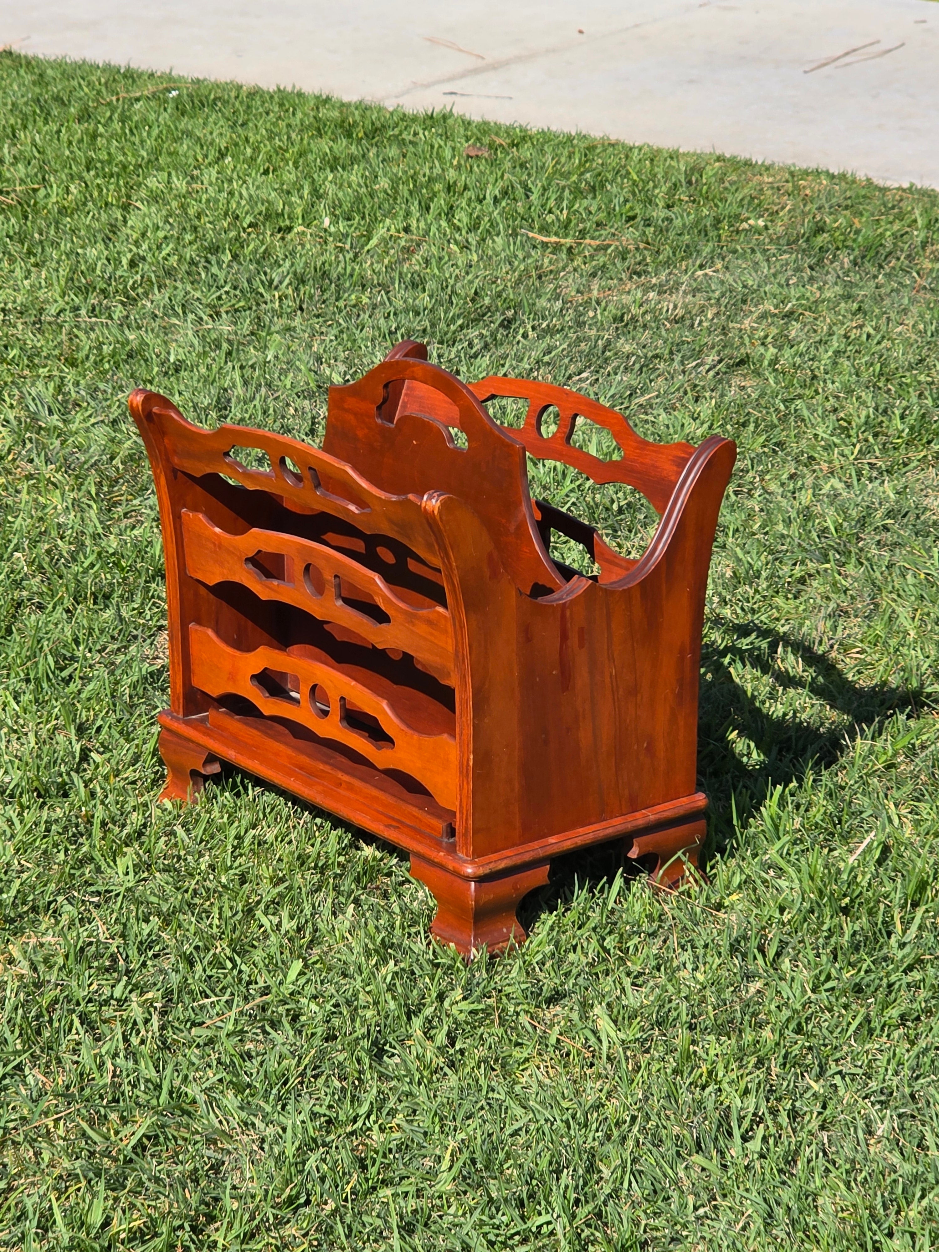 Vintage Butler Wood Magazine Rack Style 734 Mid Century Newspaper Holder Caddy (Damage)