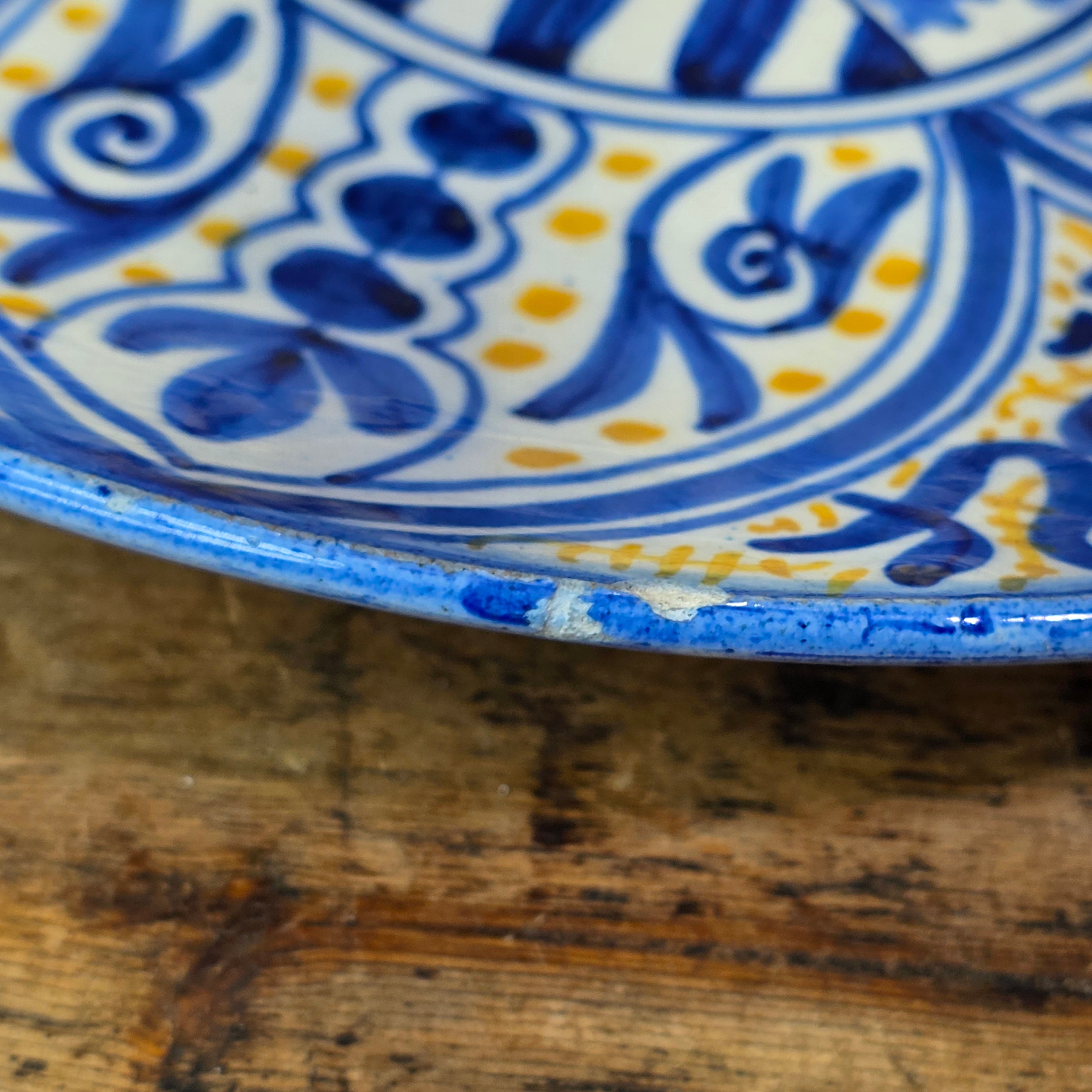 Vintage Spanish Majolica Ceramic Wall Plate Blue Yellow Sicily Coat of Arms 10.5"
