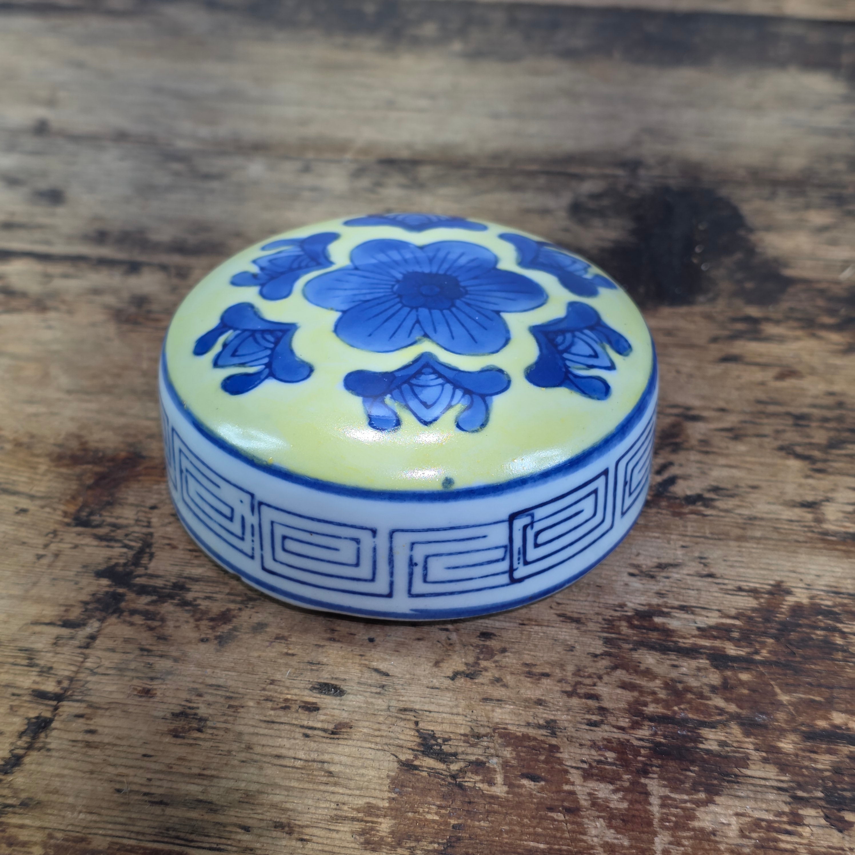 Vintage Ginger Jar Chinoiserie Yellow Cobalt Blue Floral Porcelain Covered Urn 6"