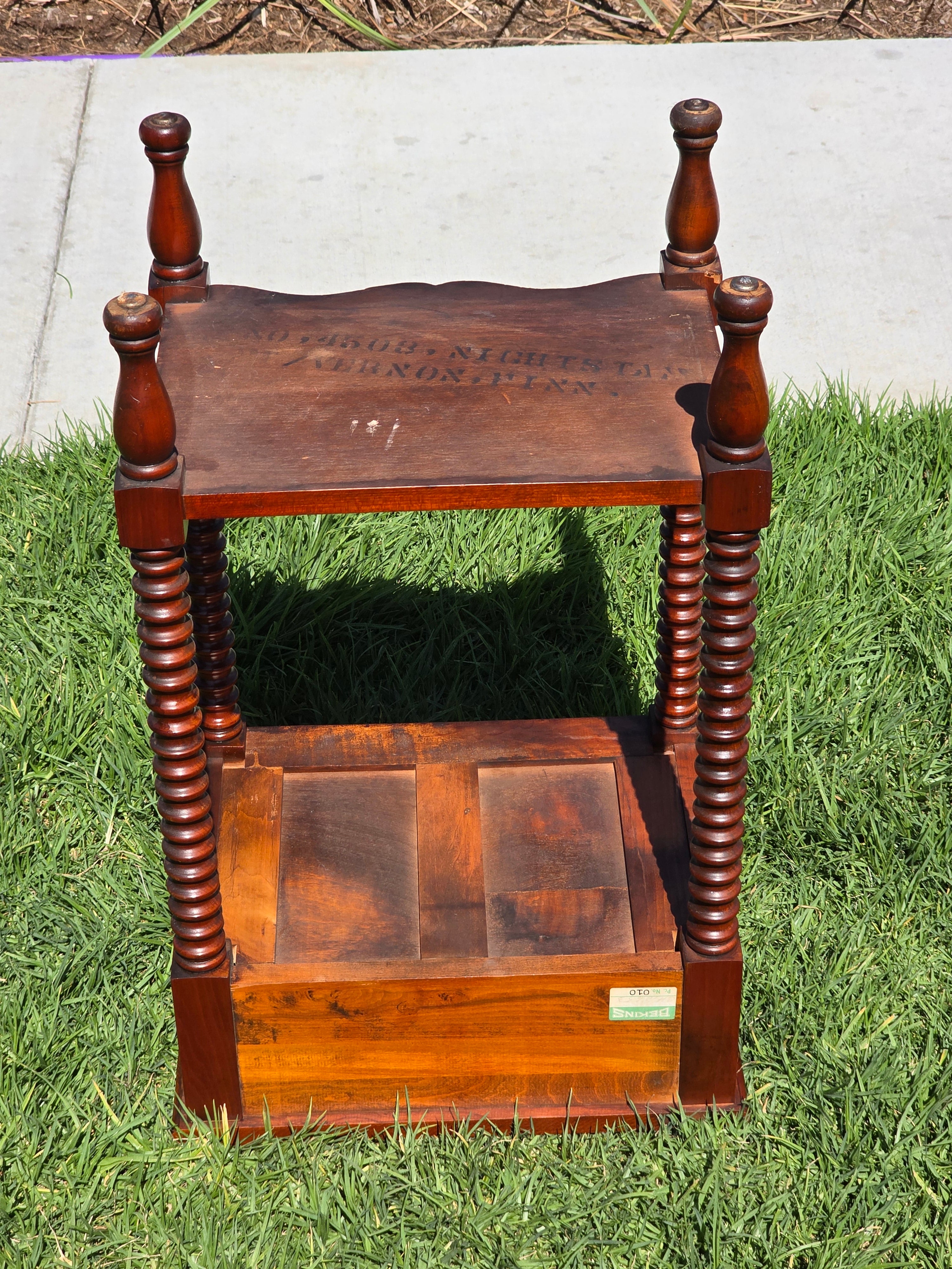 Vintage Pennsylvania House Bobbin Leg Nightstand End Table Colonial Solid Wood