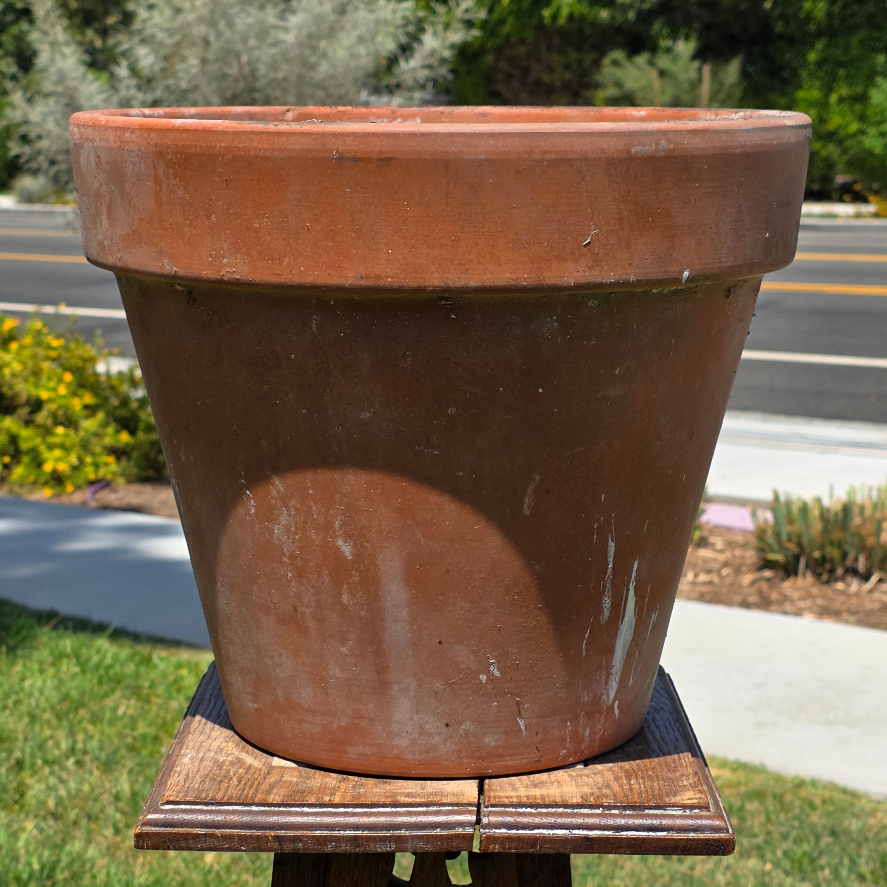 Share Vintage 1980s Terracotta Garden Planter Pot VA-TRE Vaserie Trevigiane Italy 15" (Damage)