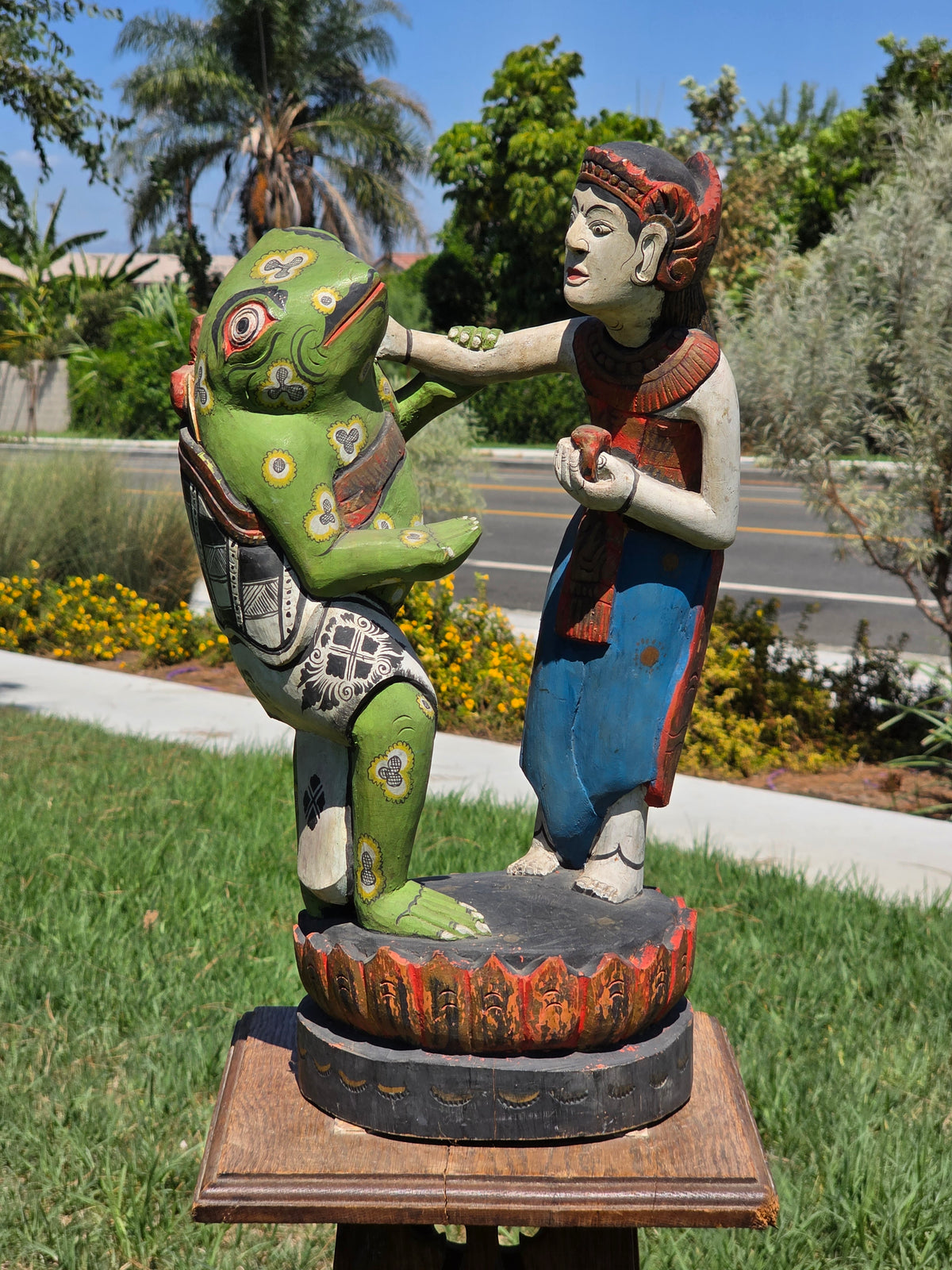 Vintage Balinese Wood Carving Frog Prince Mantri Godogan Princess Statue Folk Art