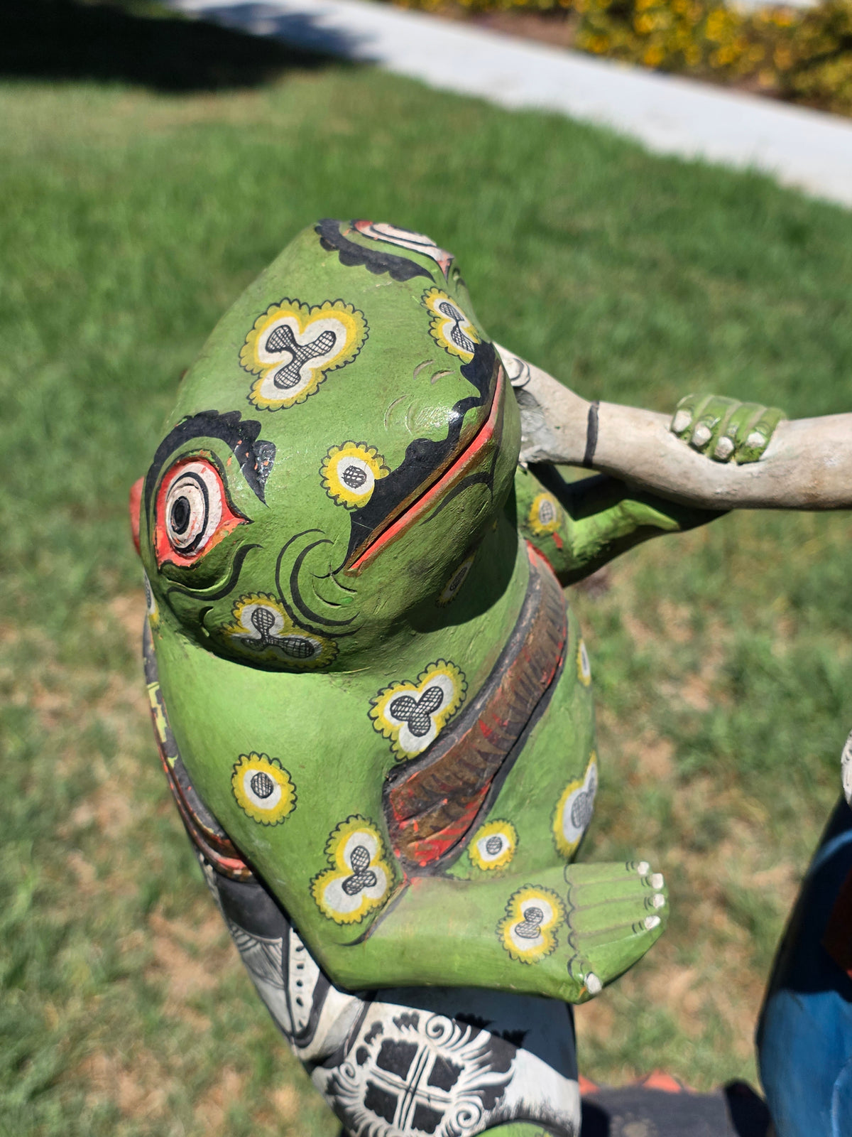 Vintage Balinese Wood Carving Frog Prince Mantri Godogan Princess Statue Folk Art