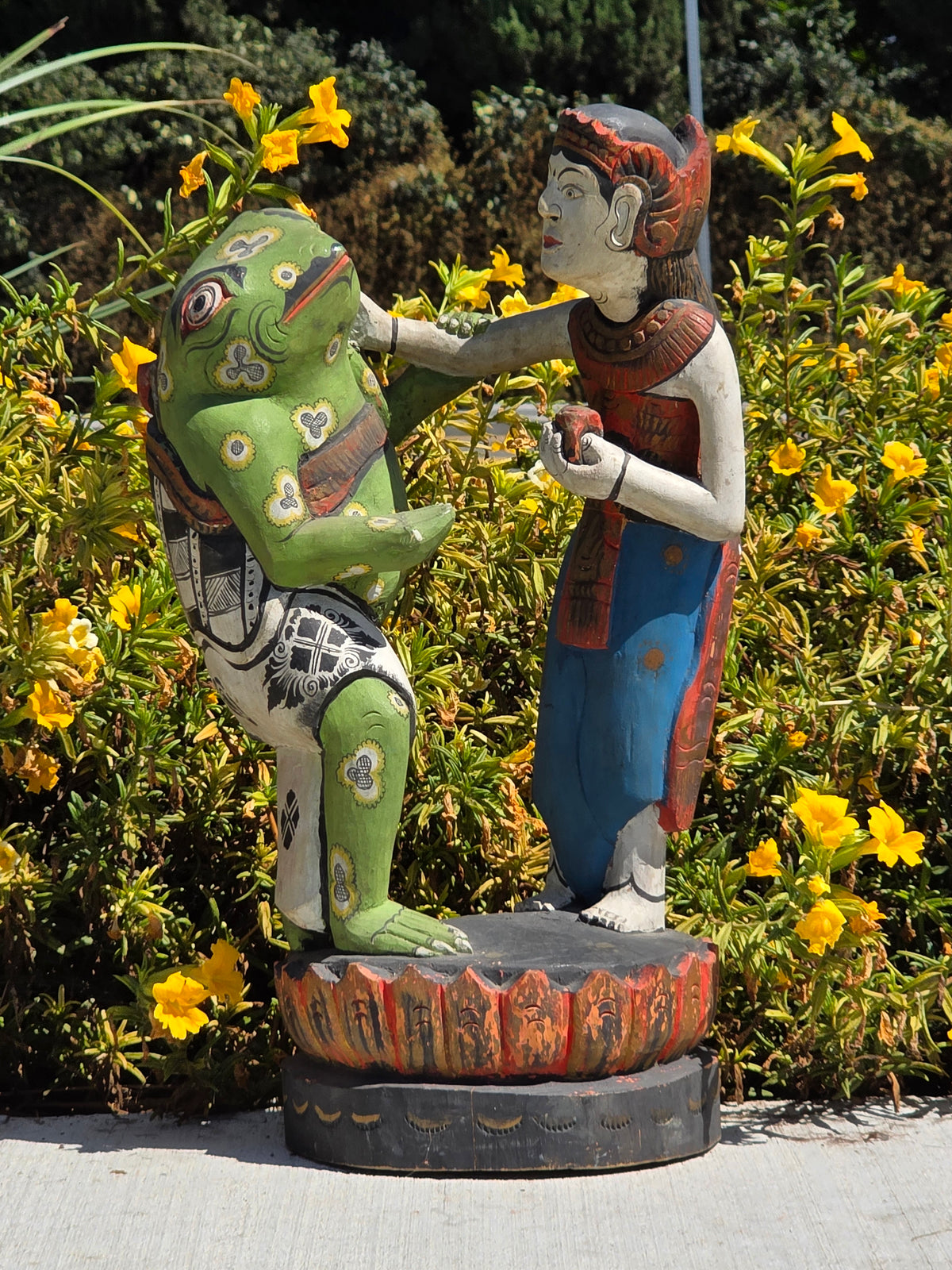 Vintage Balinese Wood Carving Frog Prince Mantri Godogan Princess Statue Folk Art
