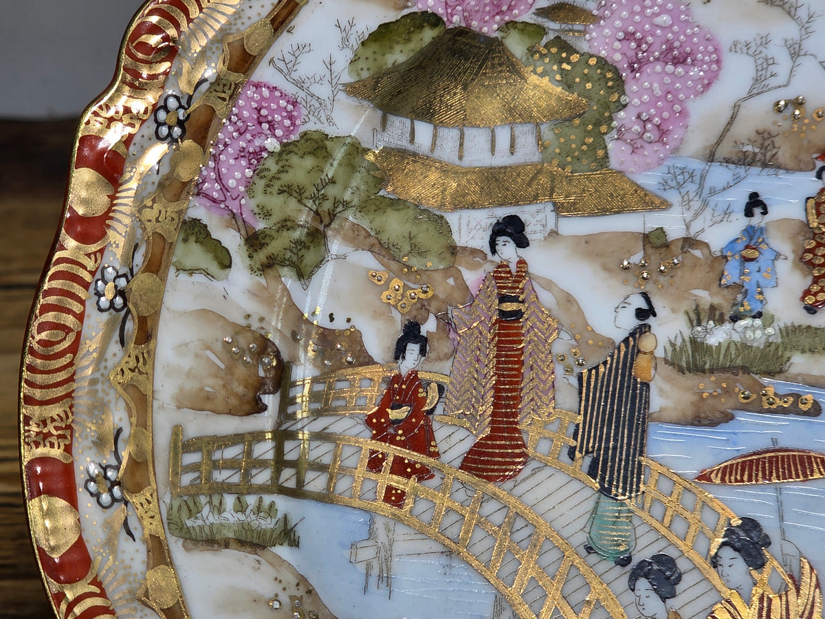 Vintage Kutani Moriage Geisha Scalloped Plate Hand Painted Japan Gold Gilt 9"