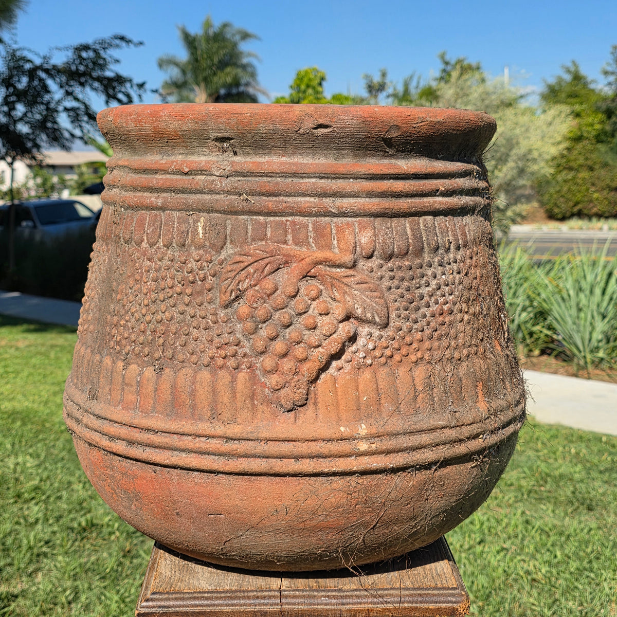 Vtg Terracotta Grape Planter Relief Raised Berry Vine Tuscan Garden 17" Large