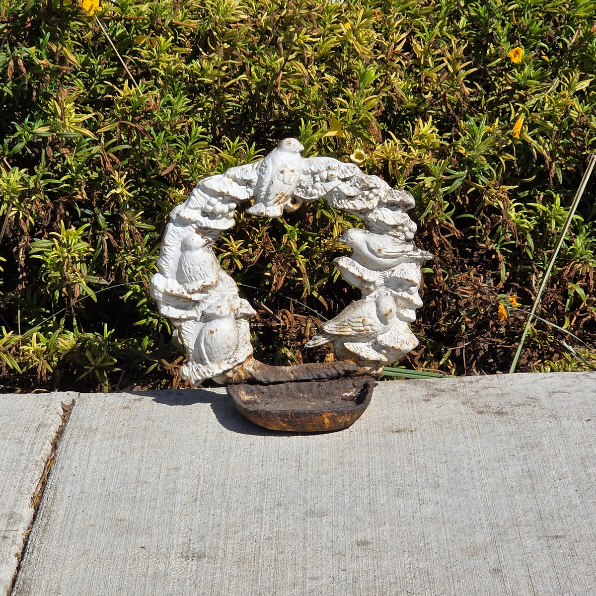 Vintage Cast Iron Bird Feeder Wreath Wall Mount Plaque Shabby White Garden Bath