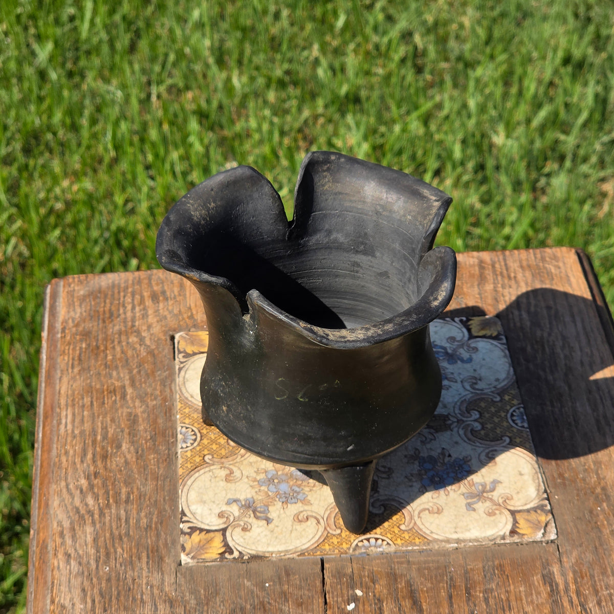 Vintage Mexican Barro Negro Black Clay Pottery Tripod Bowl Oaxaca Ruffled Footed