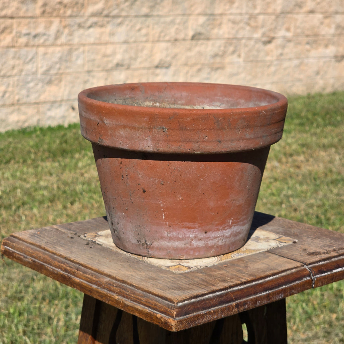 Vtg Terracotta Color Thick Wall Flower Pot Heavy Composite Round Planter 7.75"