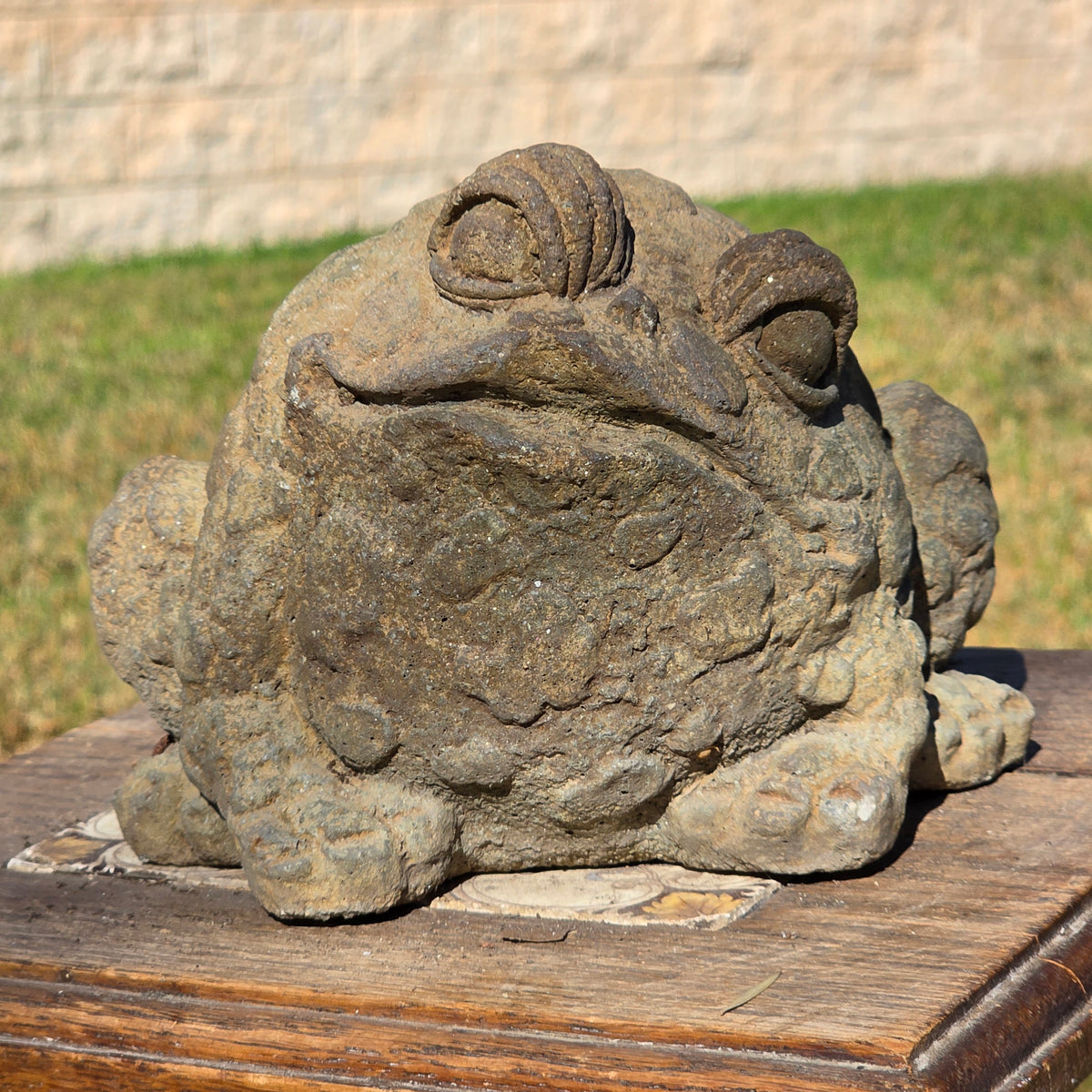 Vintage French Style Stone Toad Statue Weathered Concrete Frog Garden Ornament