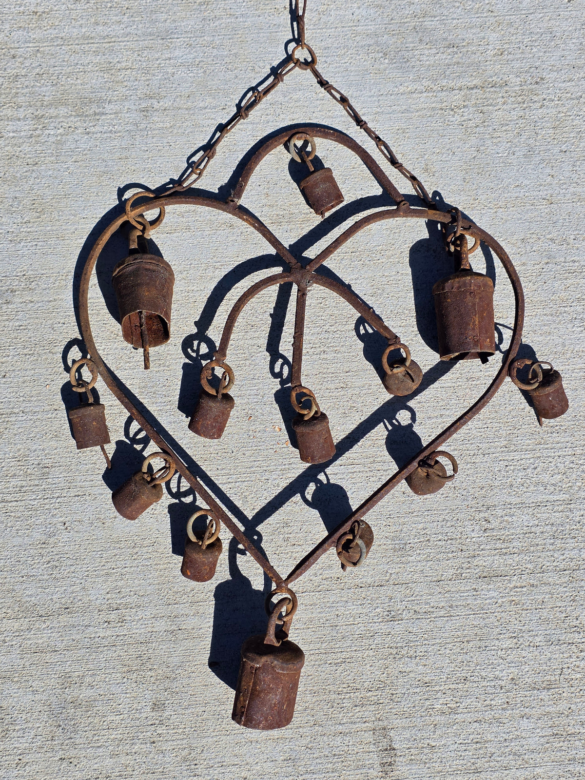 Vintage Rustic Wrought Iron Double Heart Wind Chime 25 Cow Bells Giant Folk Art (Damage)