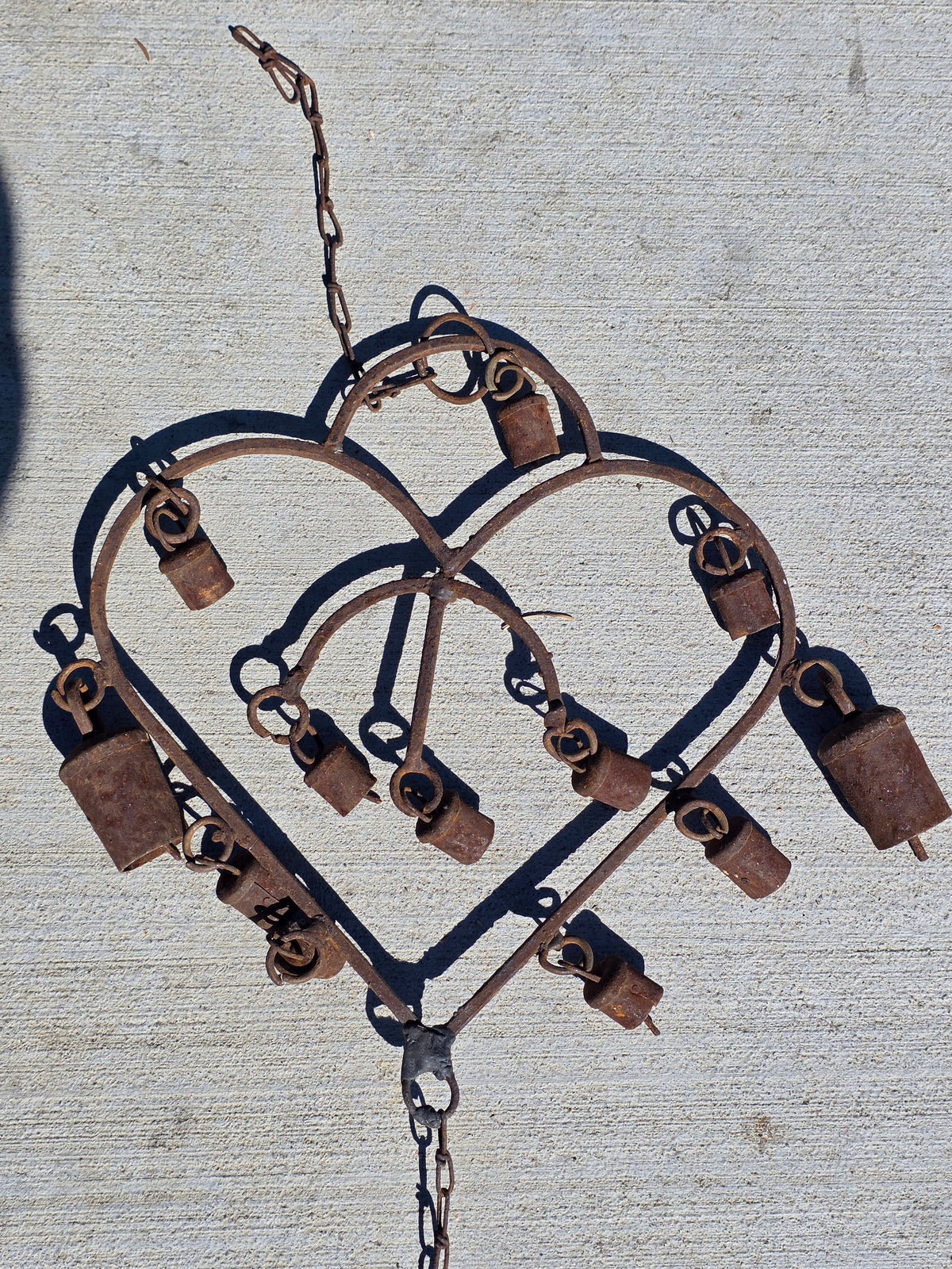 Vintage Rustic Wrought Iron Double Heart Wind Chime 25 Cow Bells Giant Folk Art (Damage)