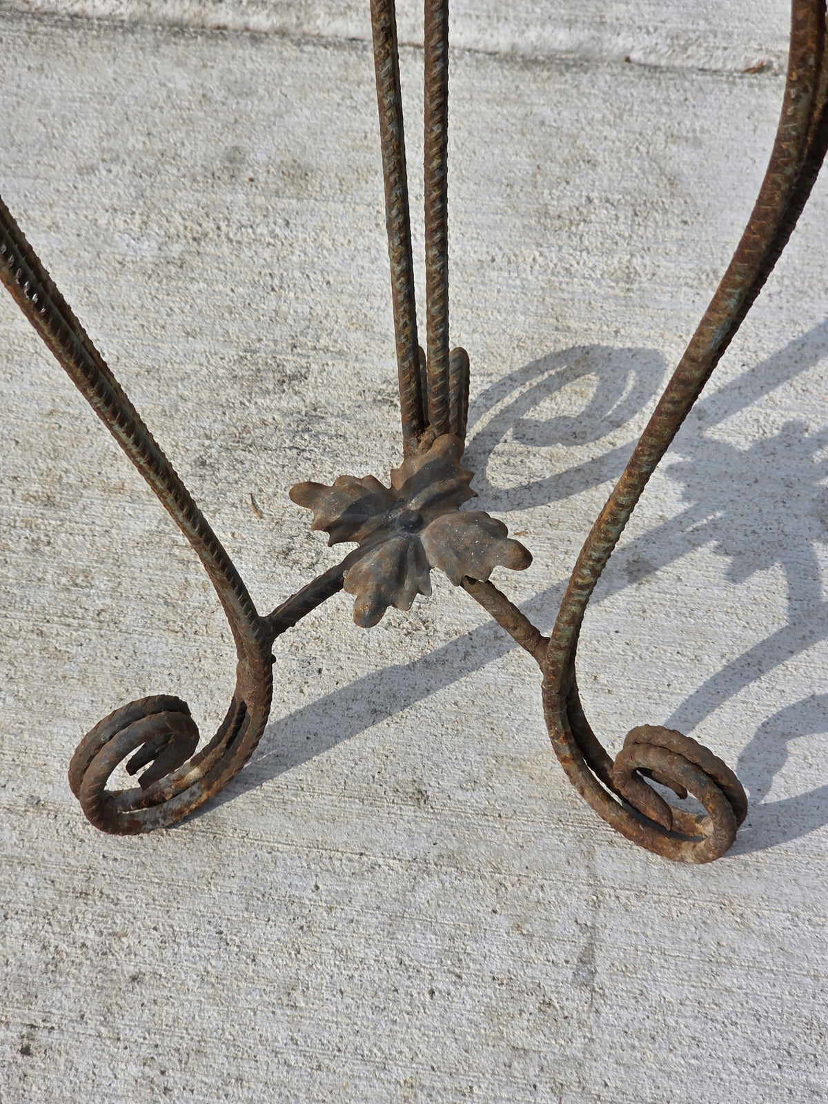 Vtg Round Mosaic Plant Stand Wrought Iron Broken China Patio Accent Table 18"