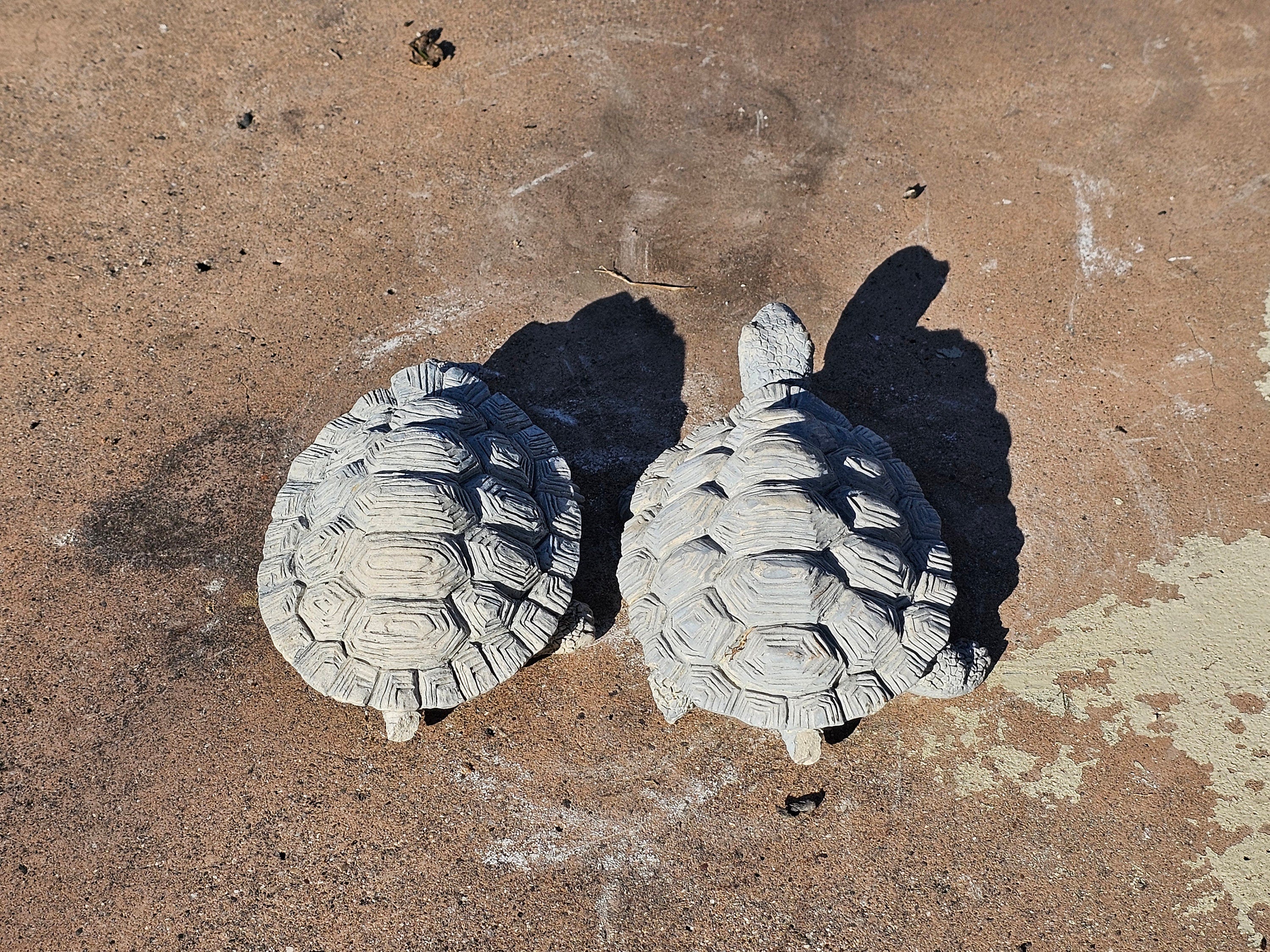 Set of 2 Plaster or Resin Tortoise Statue Outdoor Sculpture Home Lawn Patio Yard