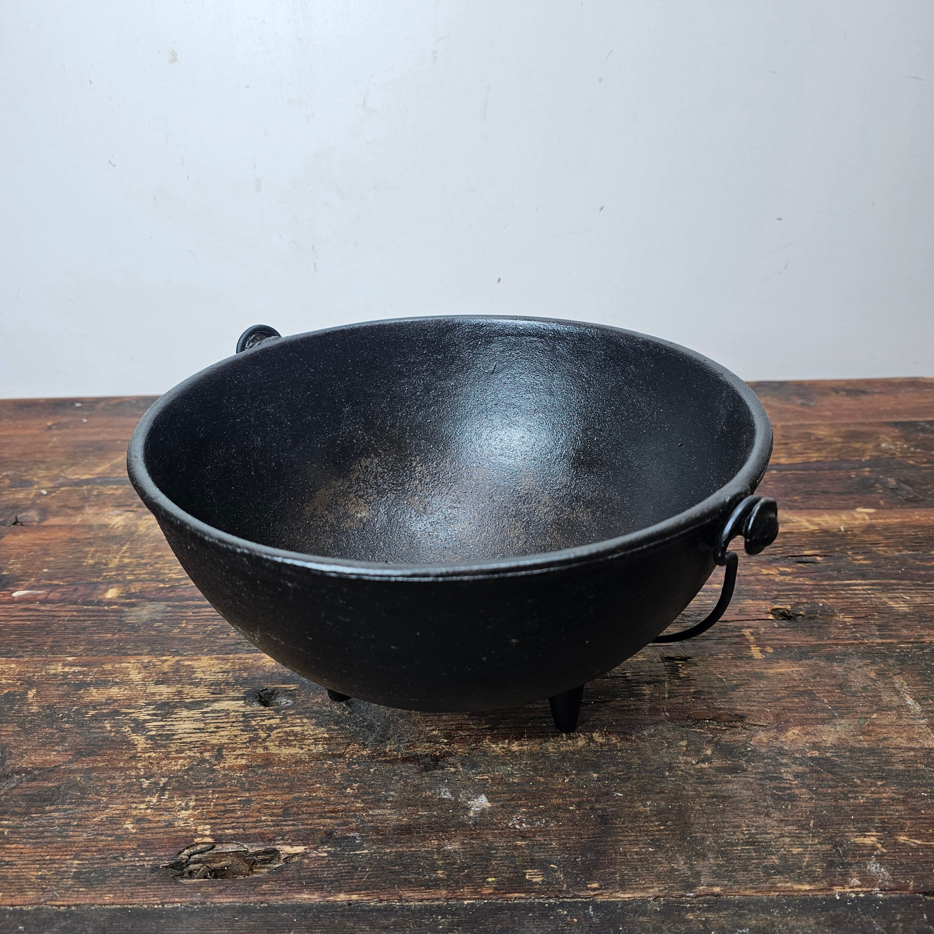 Cast Iron Pot Kettle Stew Beans Wood Burner Cowboy Bean Pot with 3 legs No.7