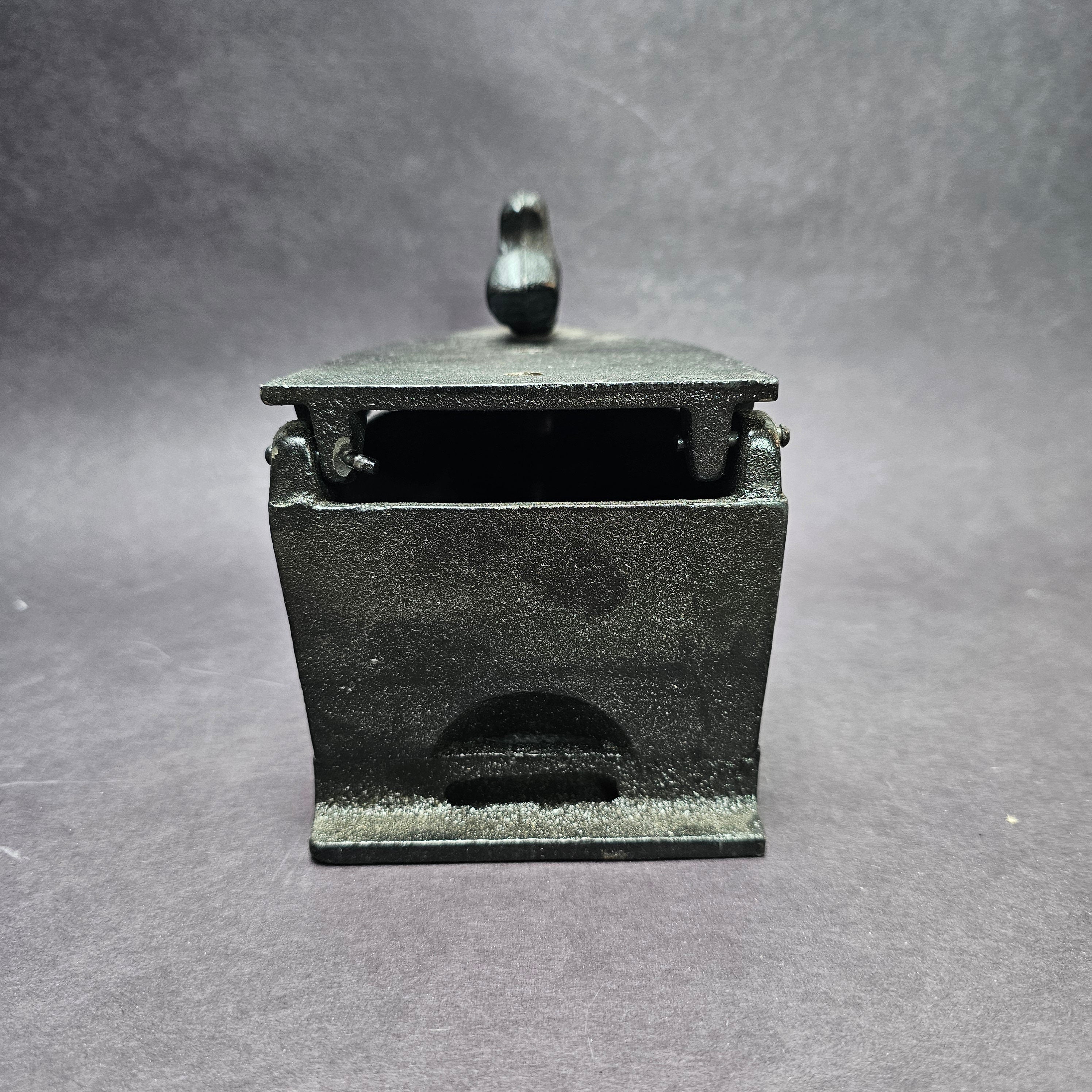 Vintage Cast Iron Coal Iron With Wooden Handle Antikes Kohle-Bügeleisen